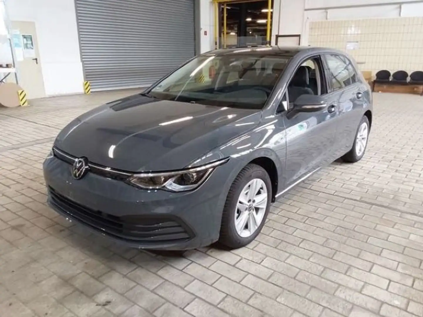 Volkswagen Golf VIII 1.5TSI Life Pano Navi LED Grijs - 2