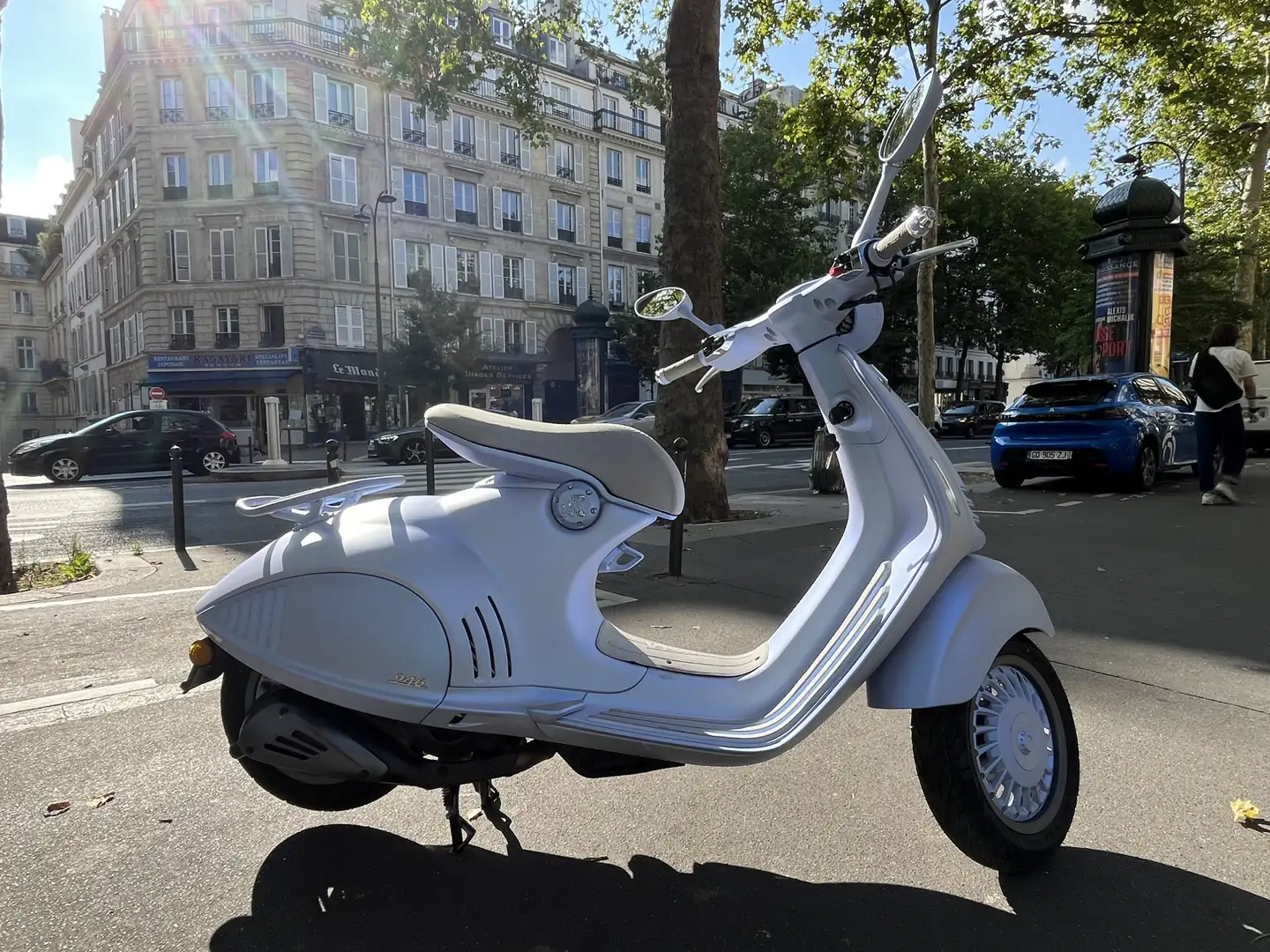 Vespa 946 Blauw - 1