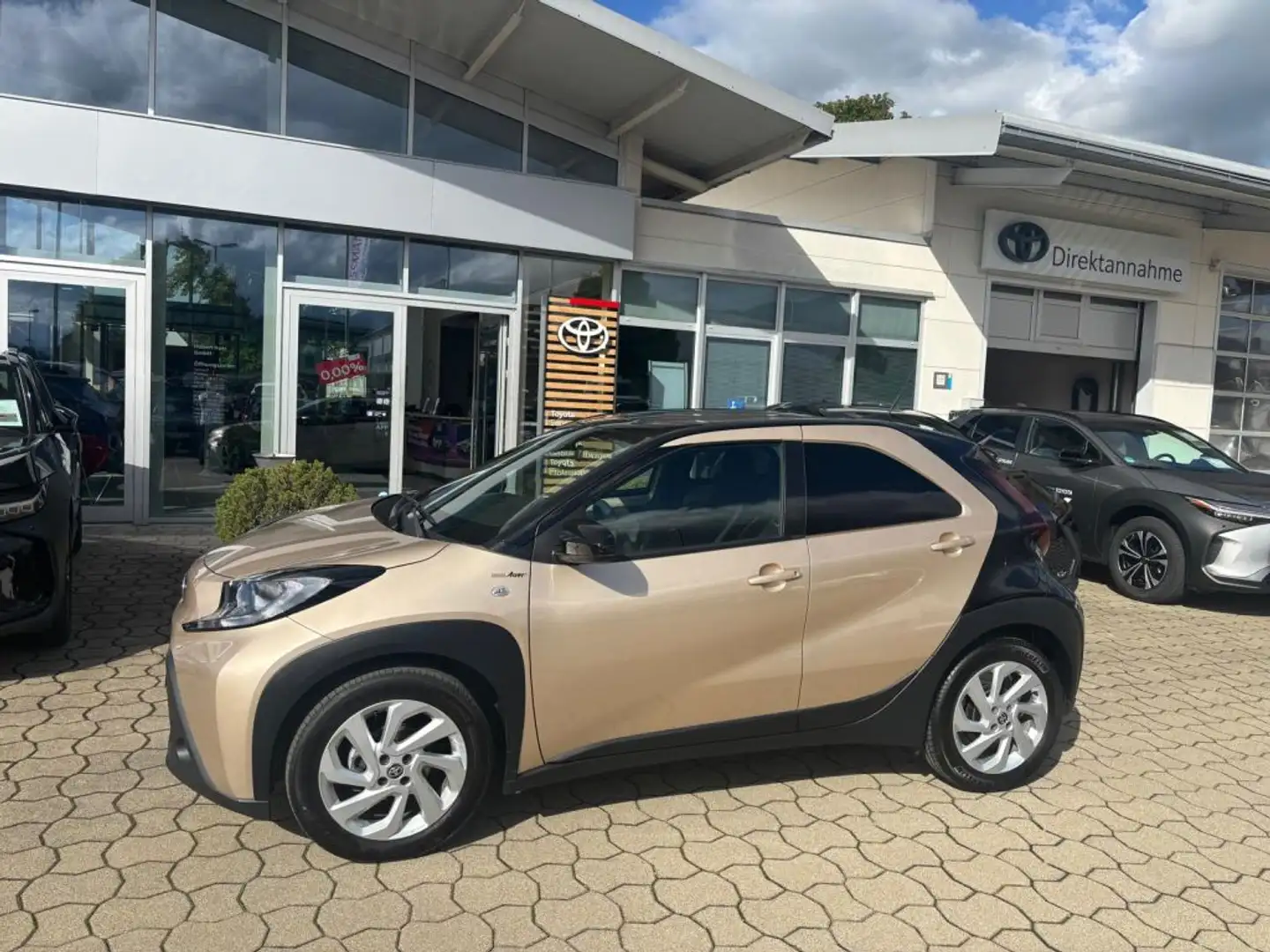 Toyota Aygo X *Pulse* *TOP* Beige - 1