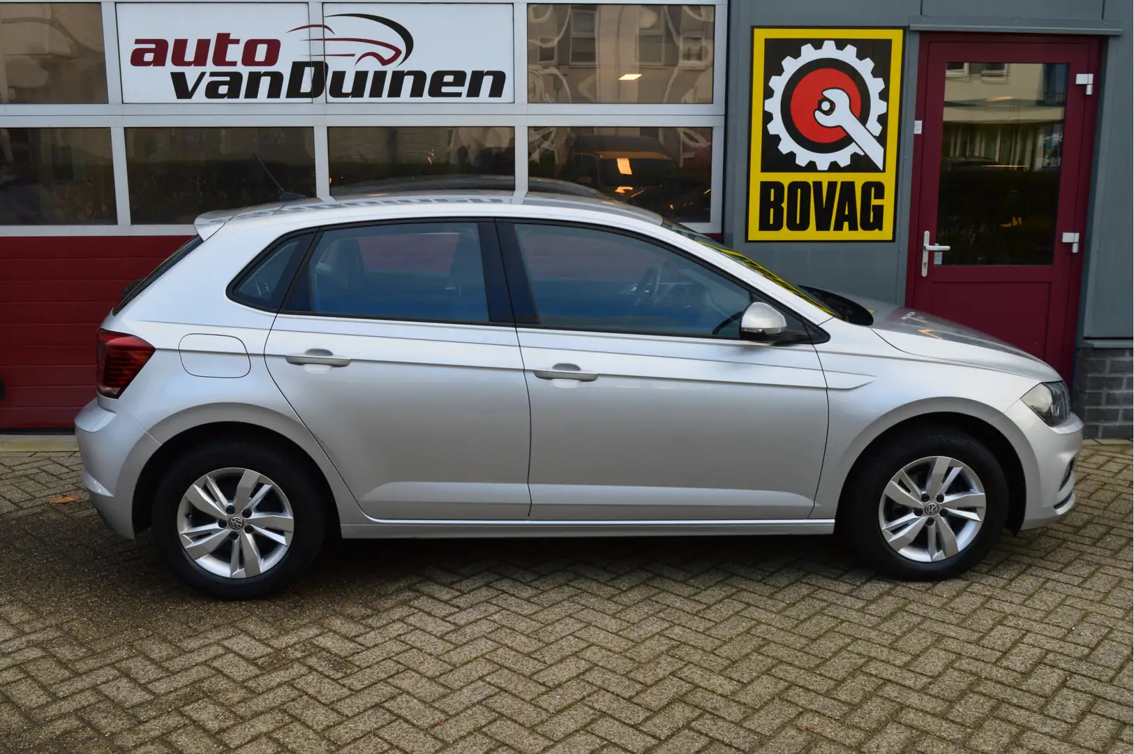 Volkswagen Polo 1.0 TSI Comfortline Business O.a: Navi, Airco, ACC Gris - 2