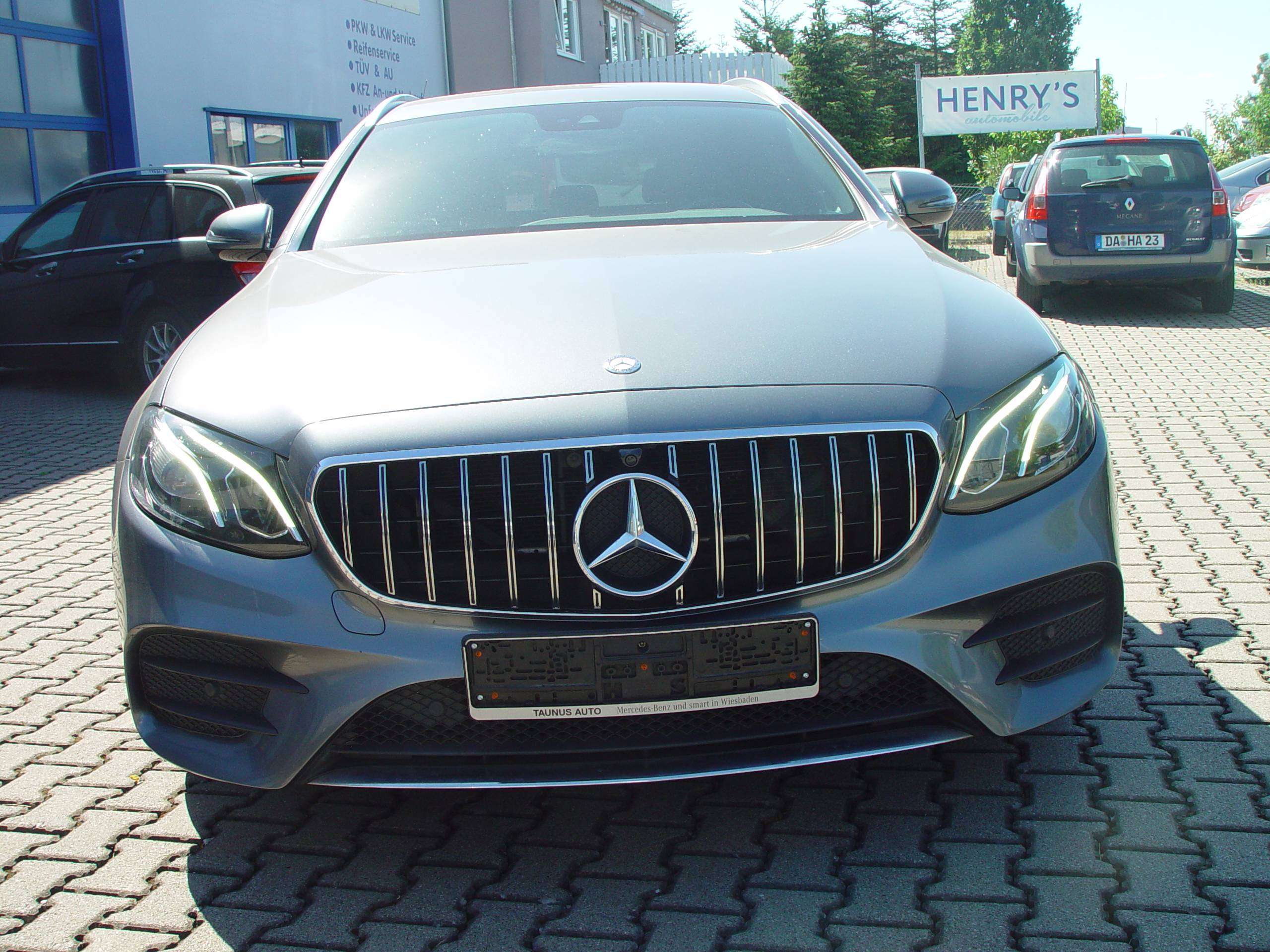 Mercedes-Benz E 220