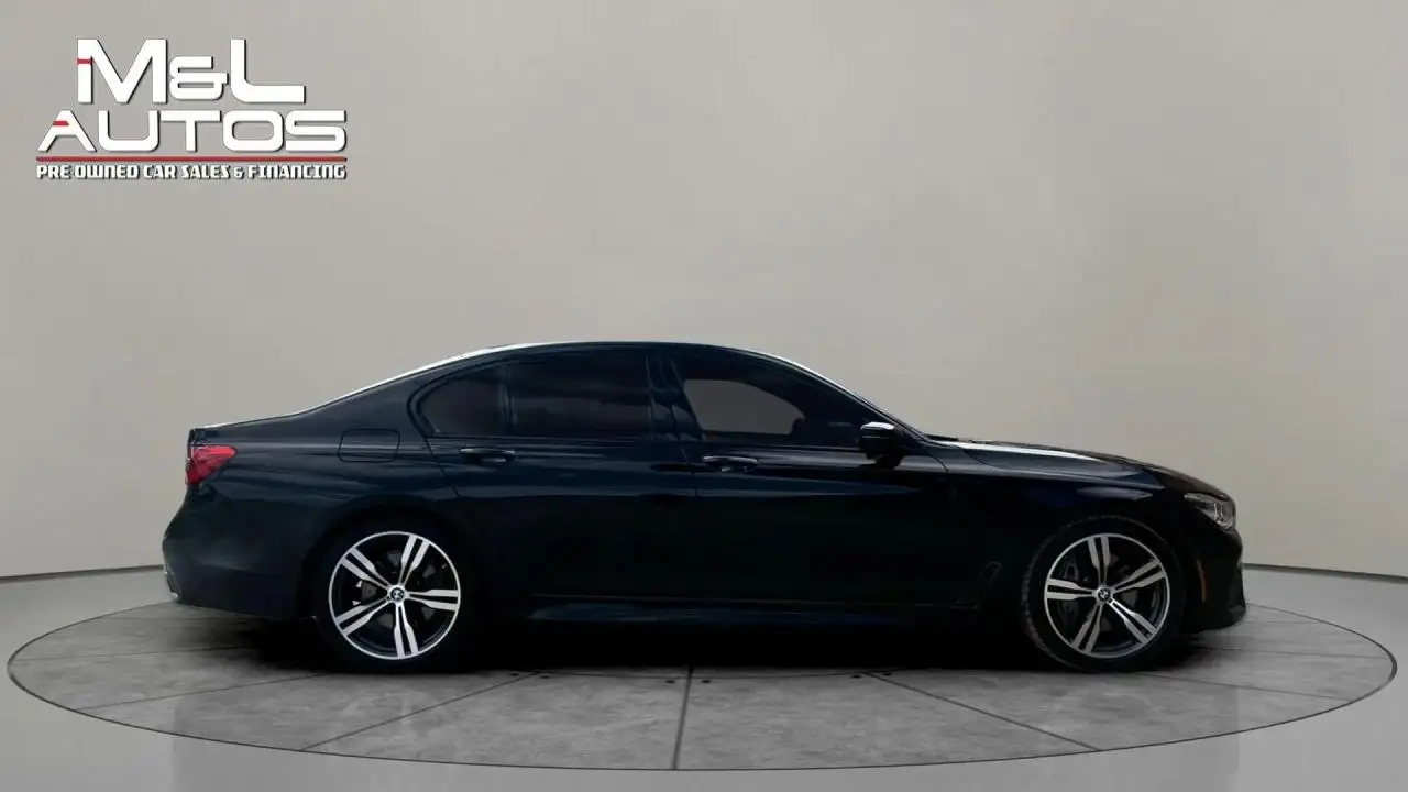 BMW 7 Series снимка BMW 7 Series