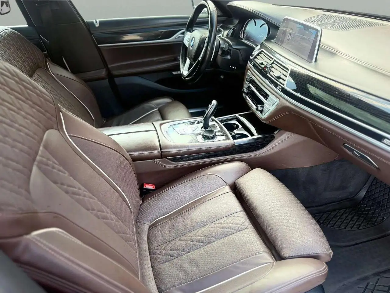 BMW 7 Series снимка BMW 7 Series