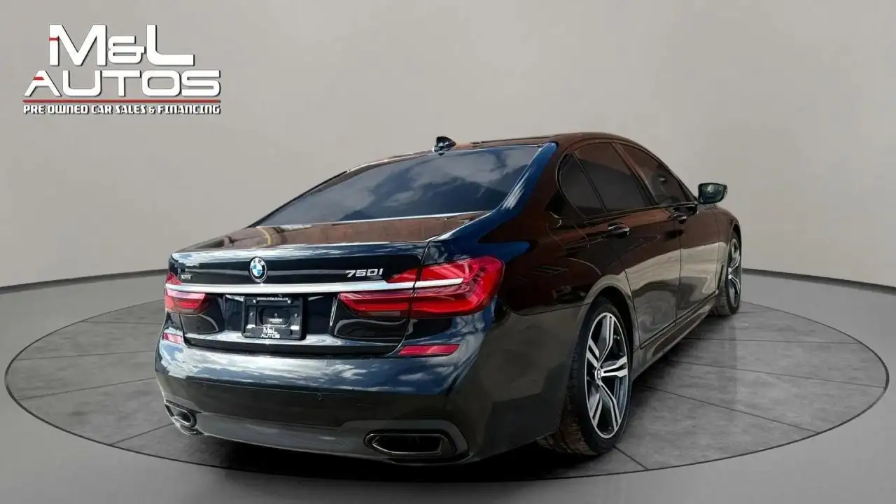 BMW 7 Series снимка BMW 7 Series