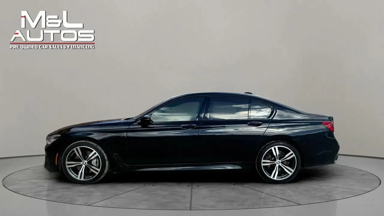 BMW 7 Series снимка BMW 7 Series