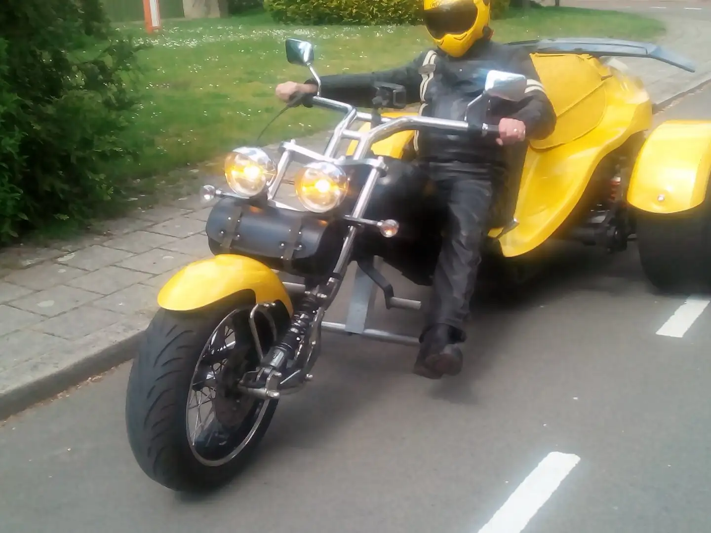 Boom Trike Low Rider Custom rebuild Zlatá - 1