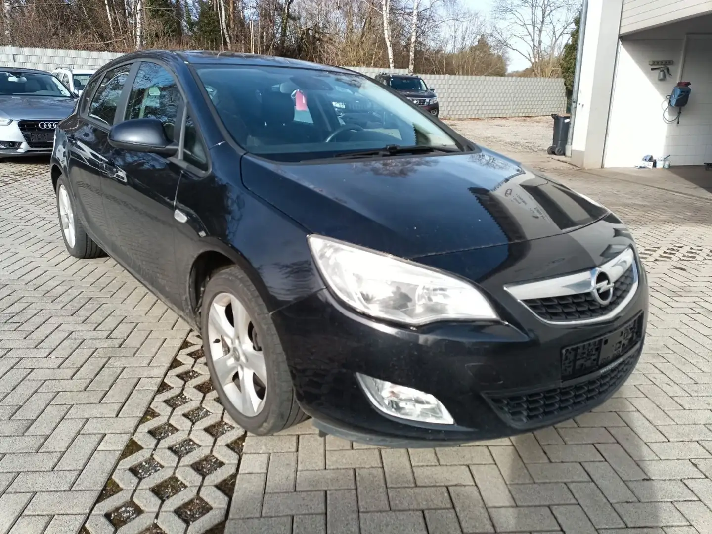 Opel Astra J Lim. 5-trg. Edition*Klima*Sitzheizung Schwarz - 1