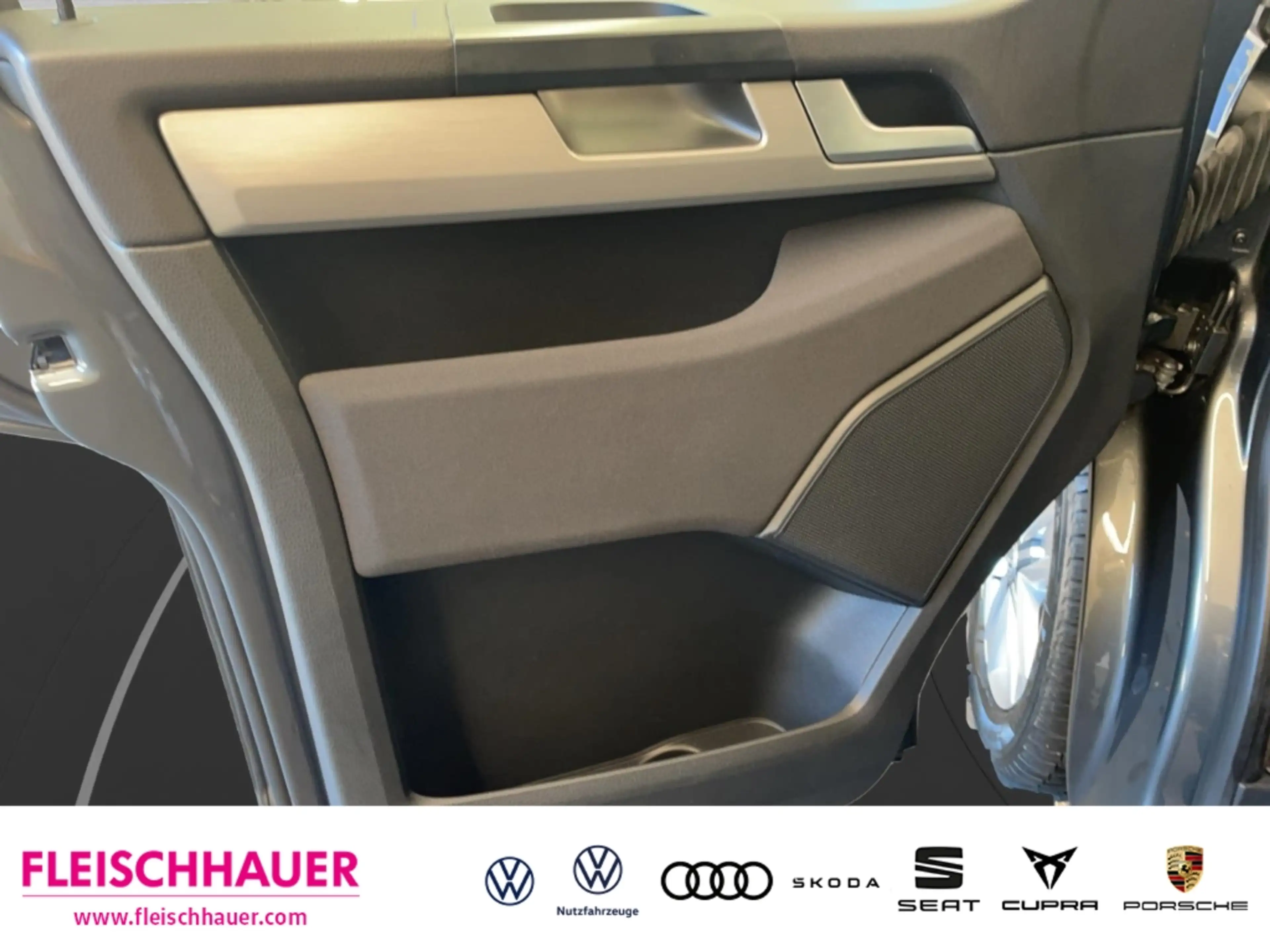 Volkswagen T6.1 Multivan 2,0 TDI Comfortline ACC Tel.-Vorb. Navi AHK Temp S — photo 19