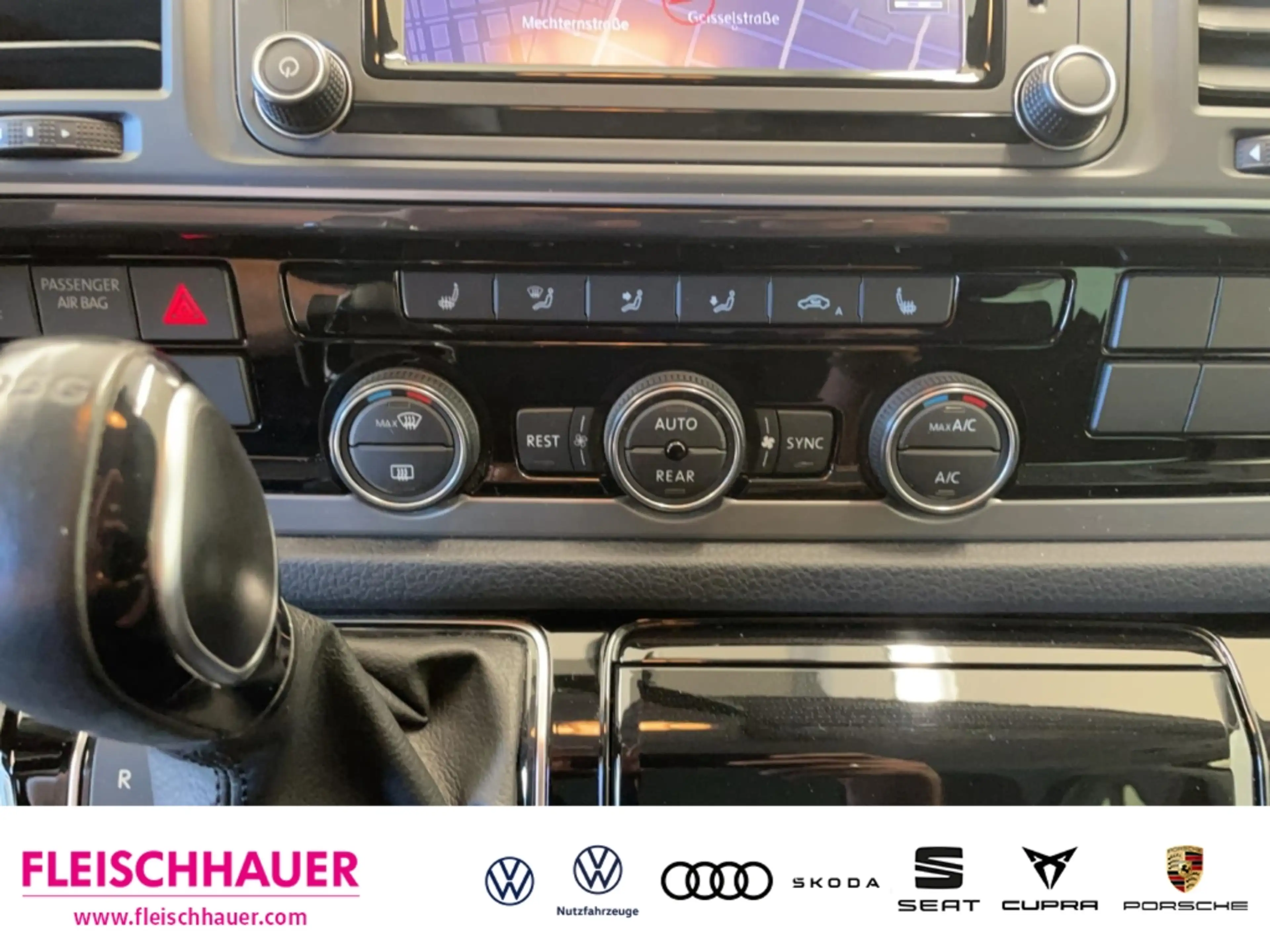 Volkswagen T6.1 Multivan 2,0 TDI Comfortline ACC Tel.-Vorb. Navi AHK Temp S — photo 14
