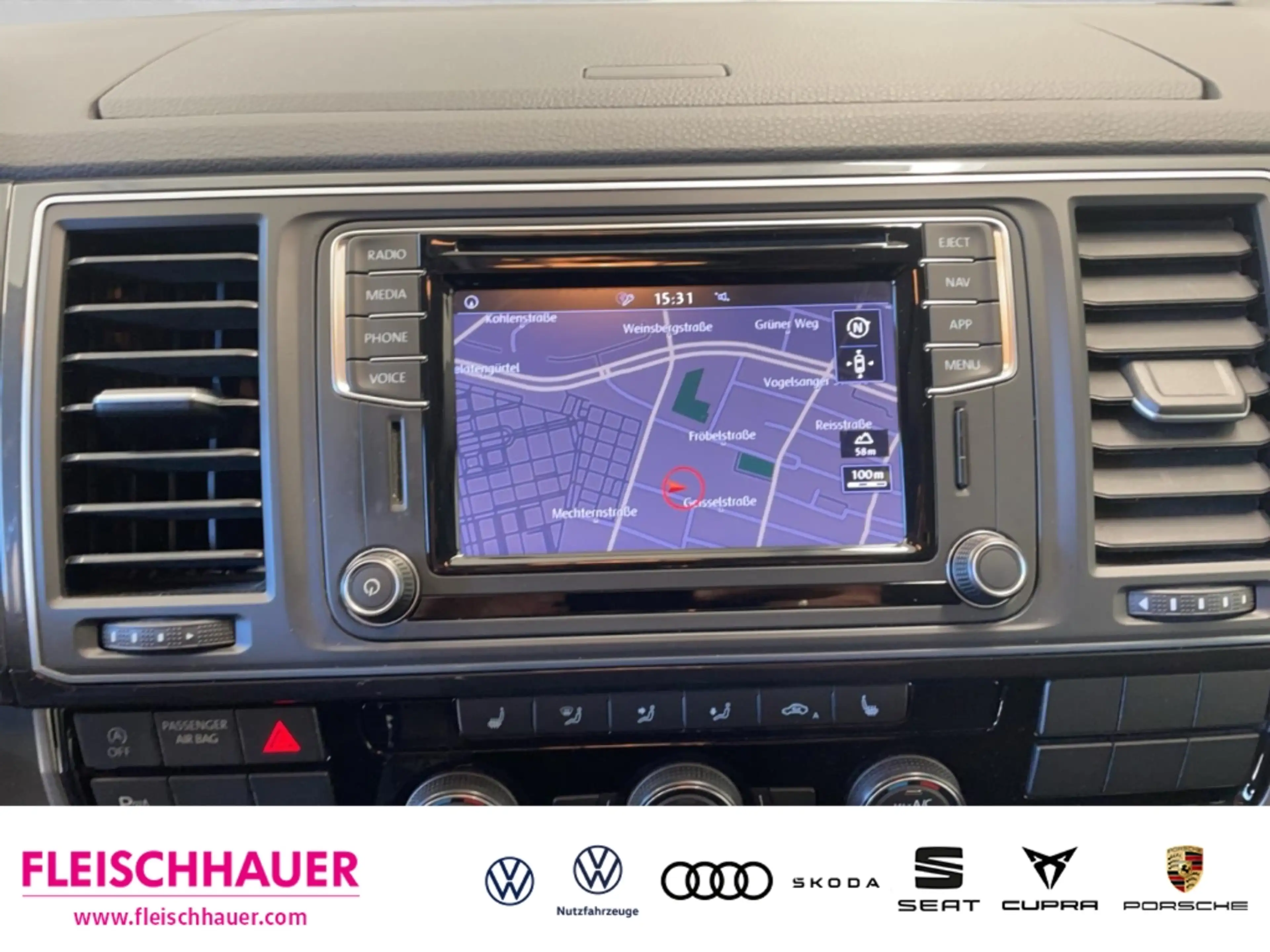 Volkswagen T6.1 Multivan 2,0 TDI Comfortline ACC Tel.-Vorb. Navi AHK Temp S — photo 13
