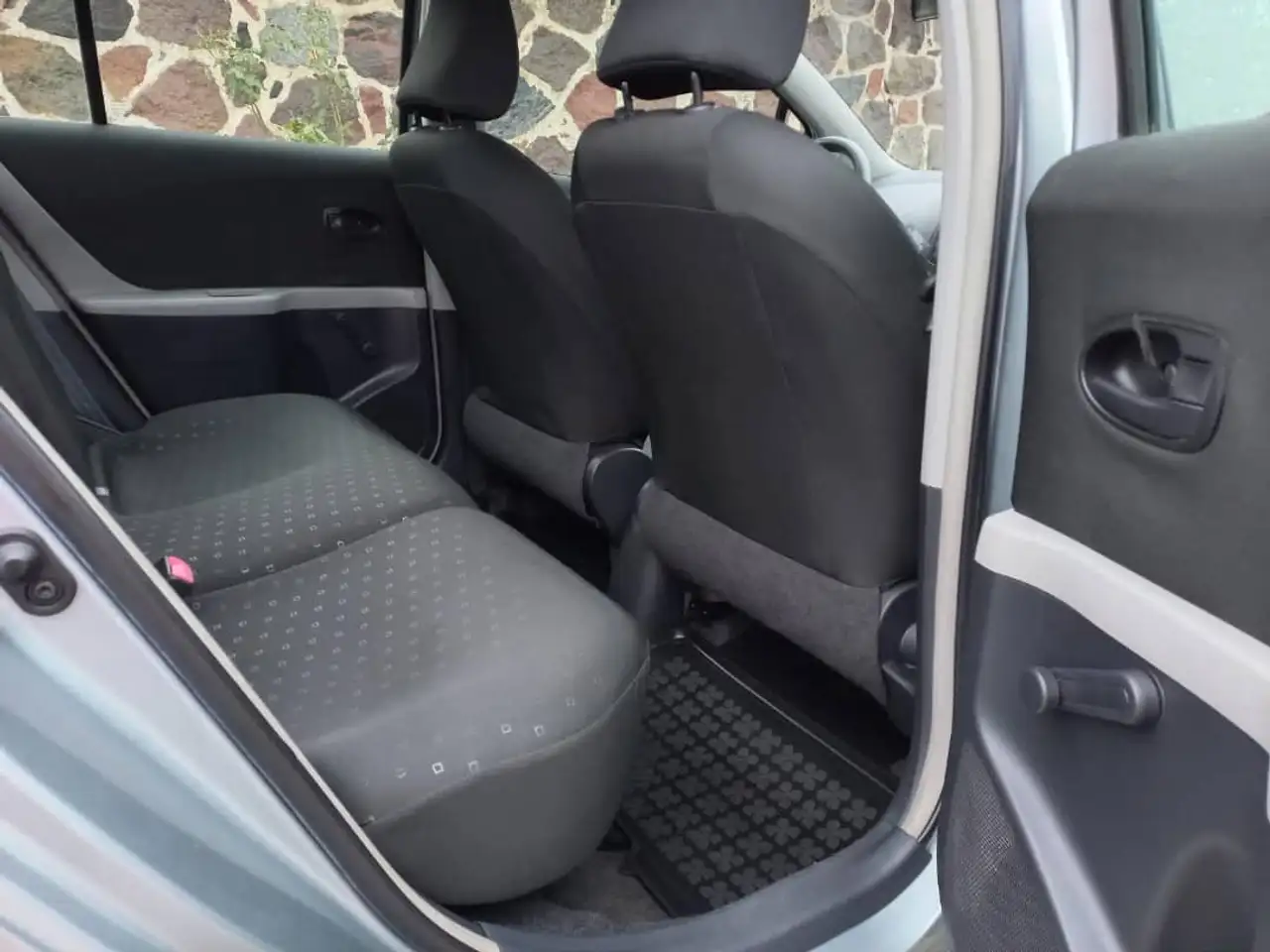 Toyota Yaris 1.0 - 69 VVT-i CrÃ©ation