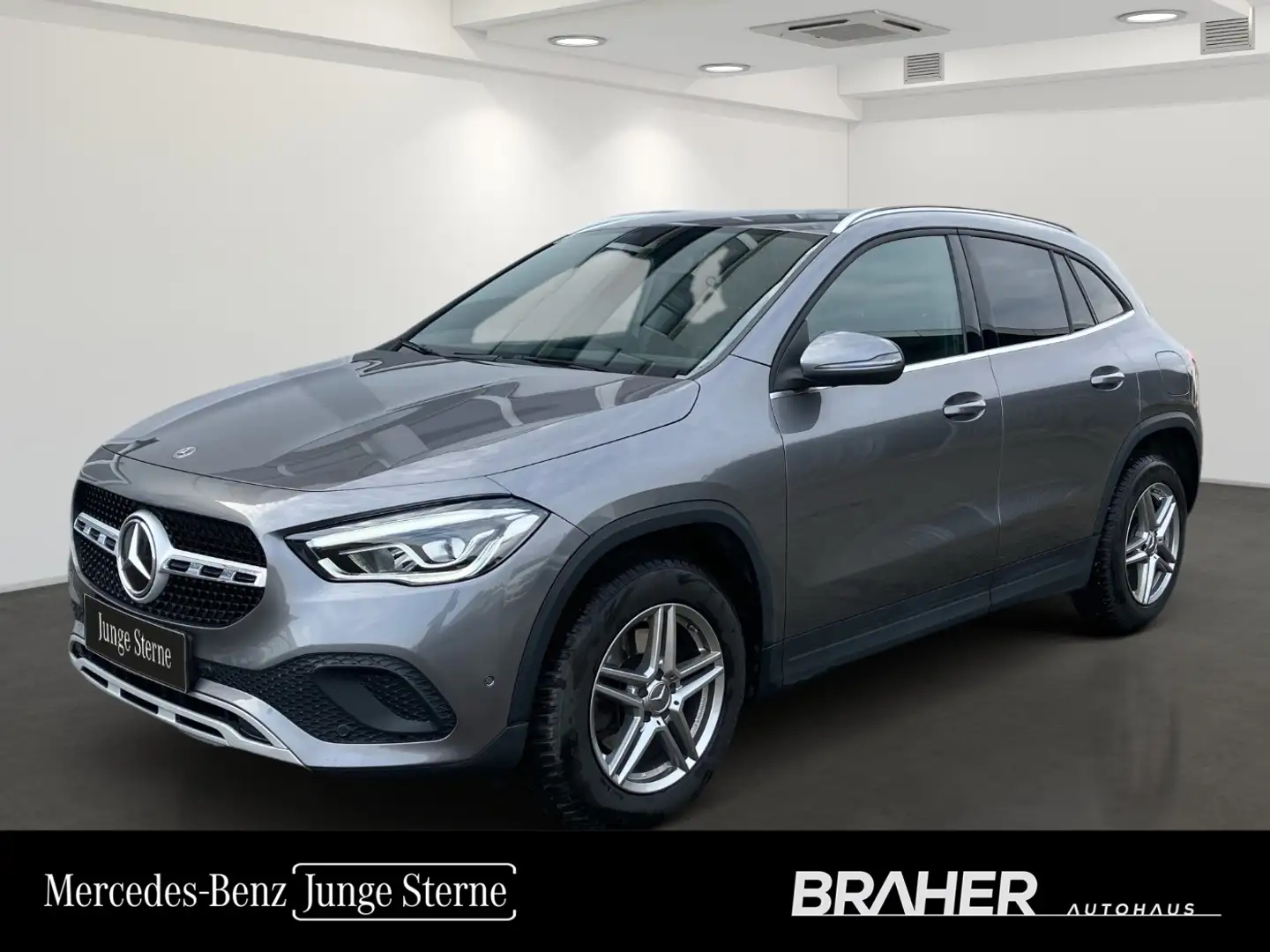 Mercedes-Benz GLA 180 d Style MBUX Navi RKam PTS LED eHeck Šedá - 1