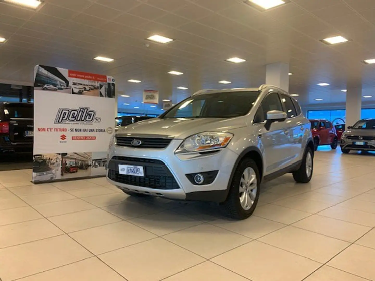 Ford Kuga Kuga 2.0 TDCi 163CV 4WD Individ. Bs. Zilver - 1