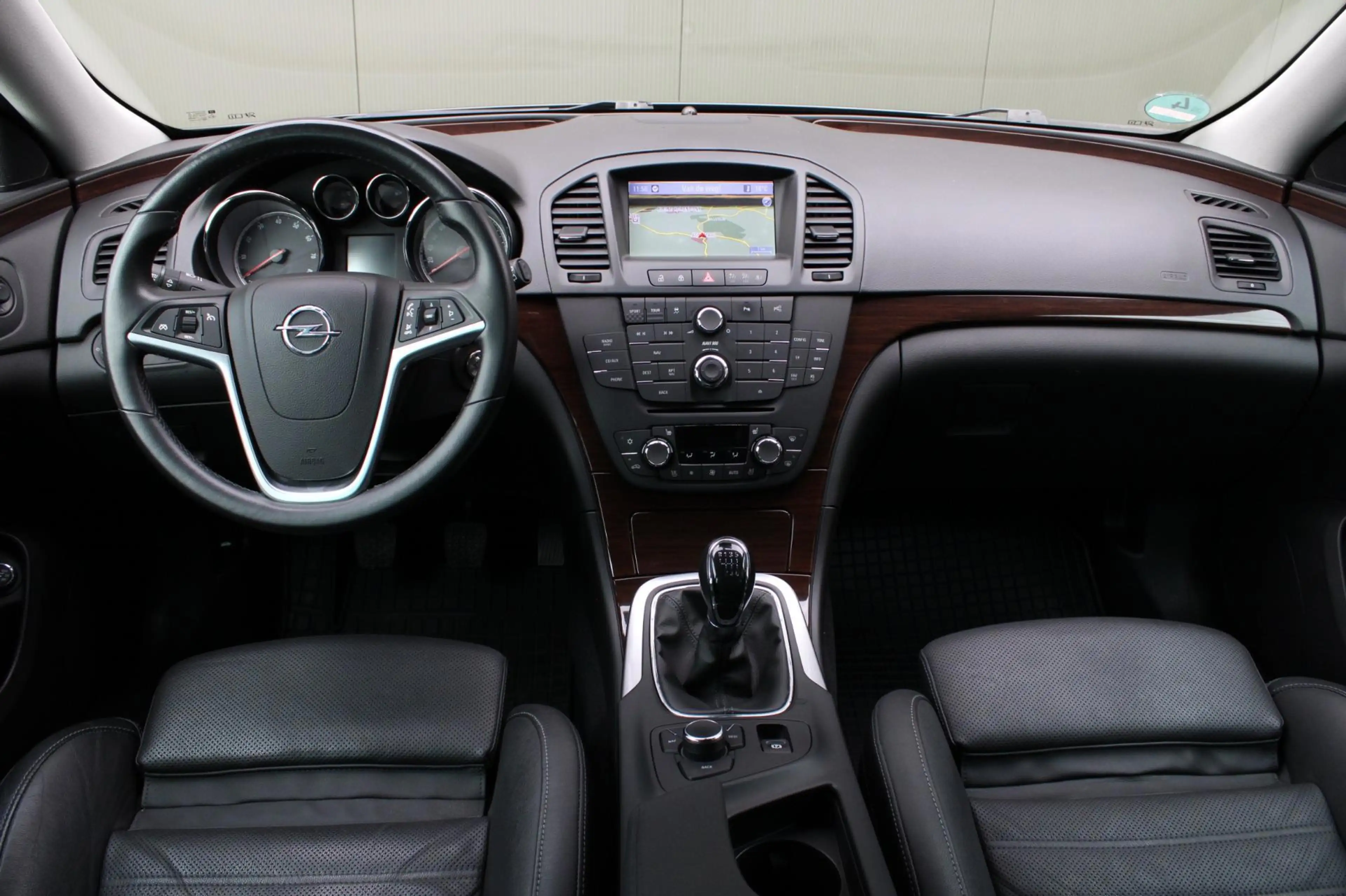 Opel Insignia SPORTS TOURER SW 1.6 Turbo LEDER / NAVI / XENON — photo 13