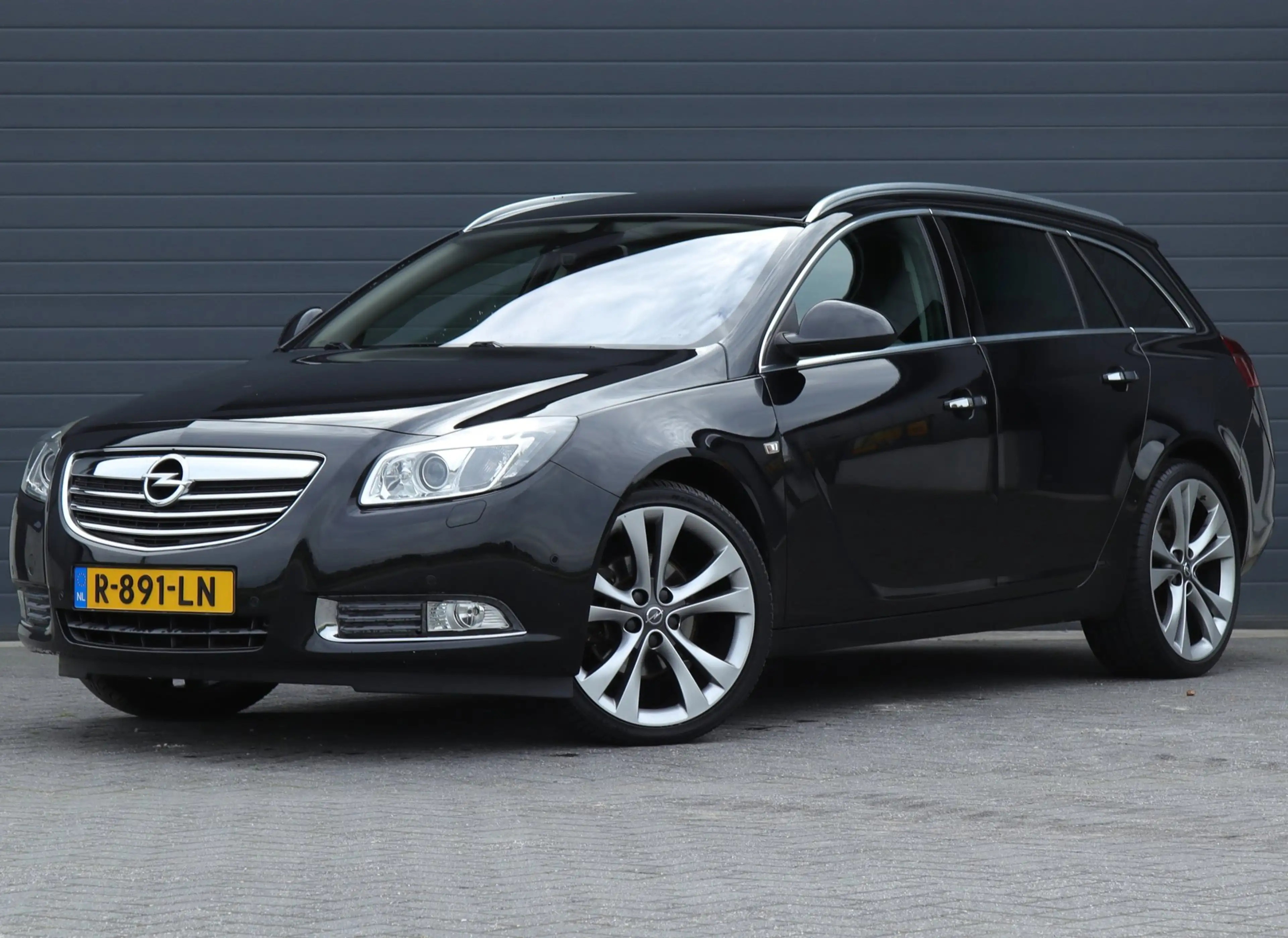 Opel Insignia SPORTS TOURER SW 1.6 Turbo LEDER / NAVI / XENON