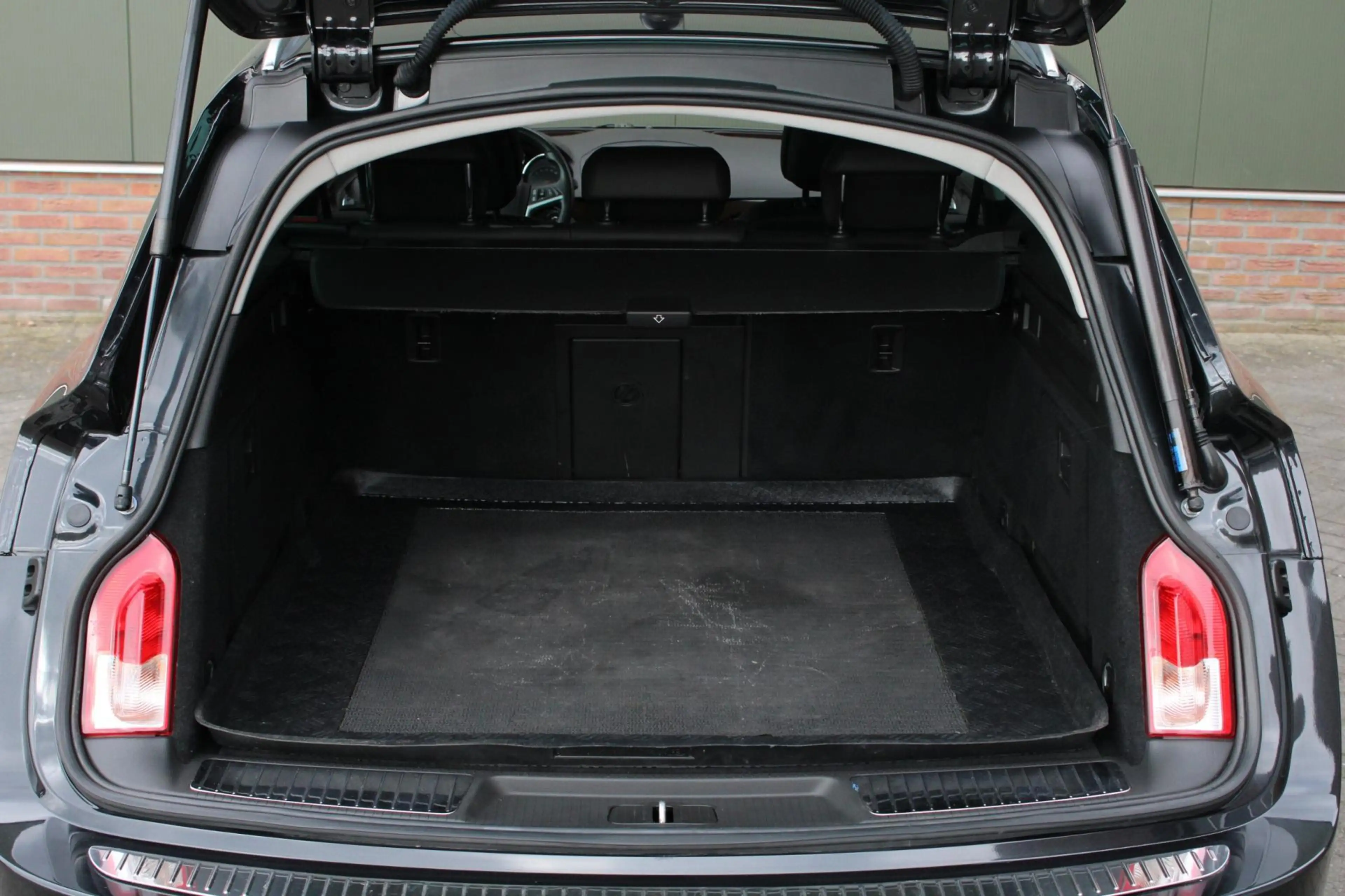 Opel Insignia SPORTS TOURER SW 1.6 Turbo LEDER / NAVI / XENON — photo 24
