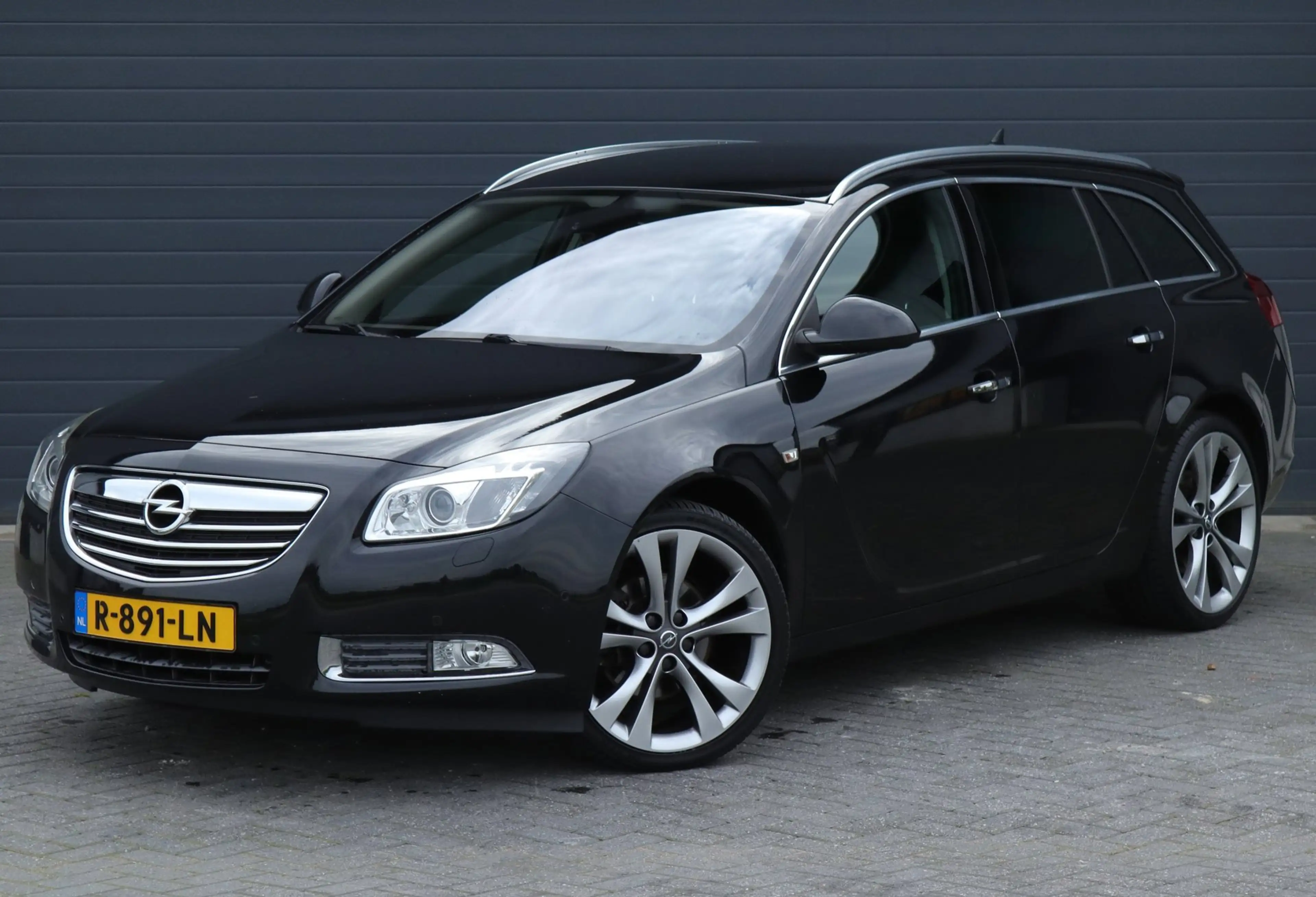 Opel Insignia SPORTS TOURER SW 1.6 Turbo LEDER / NAVI / XENON — photo 2