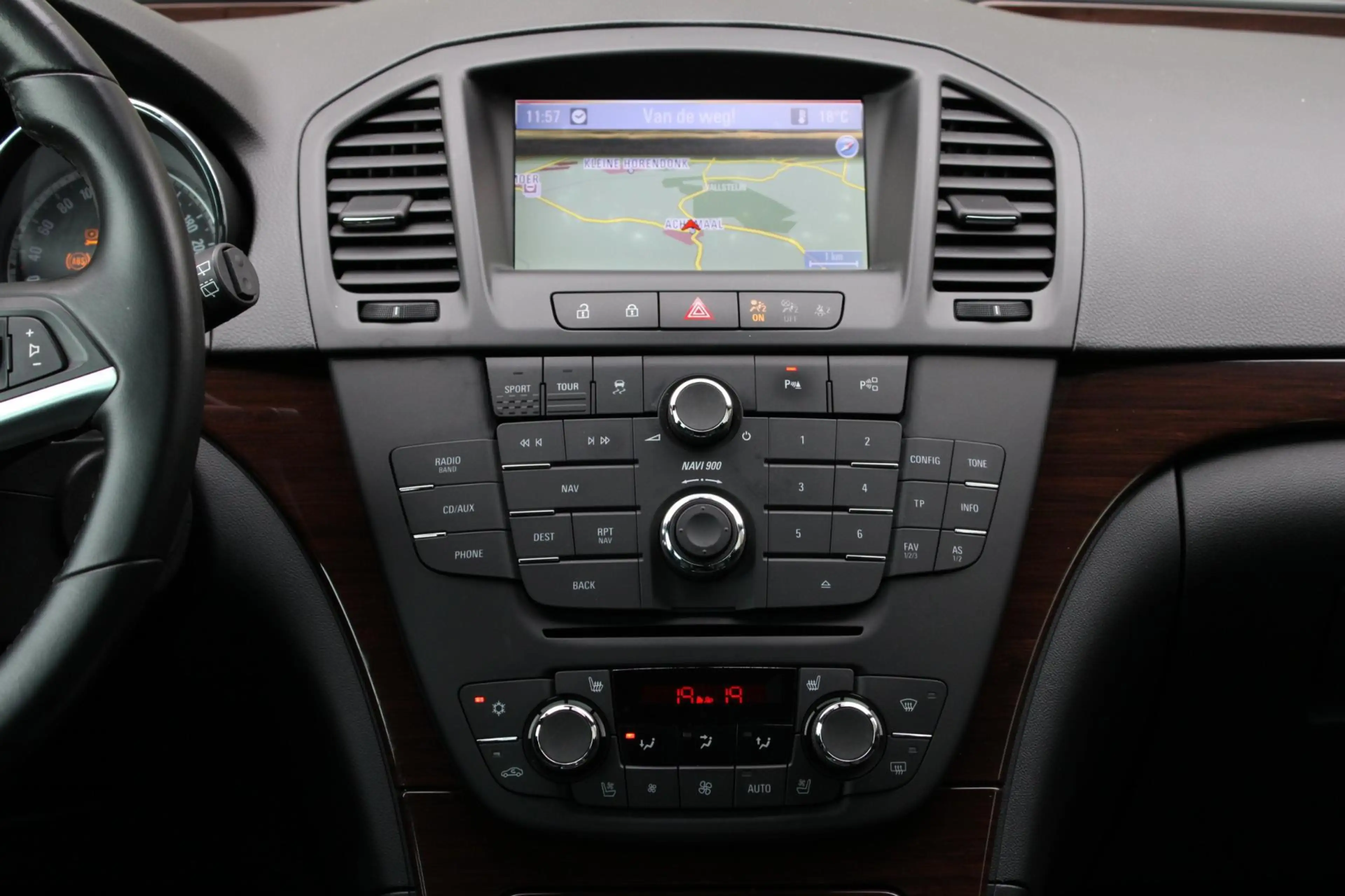 Opel Insignia SPORTS TOURER SW 1.6 Turbo LEDER / NAVI / XENON — photo 20