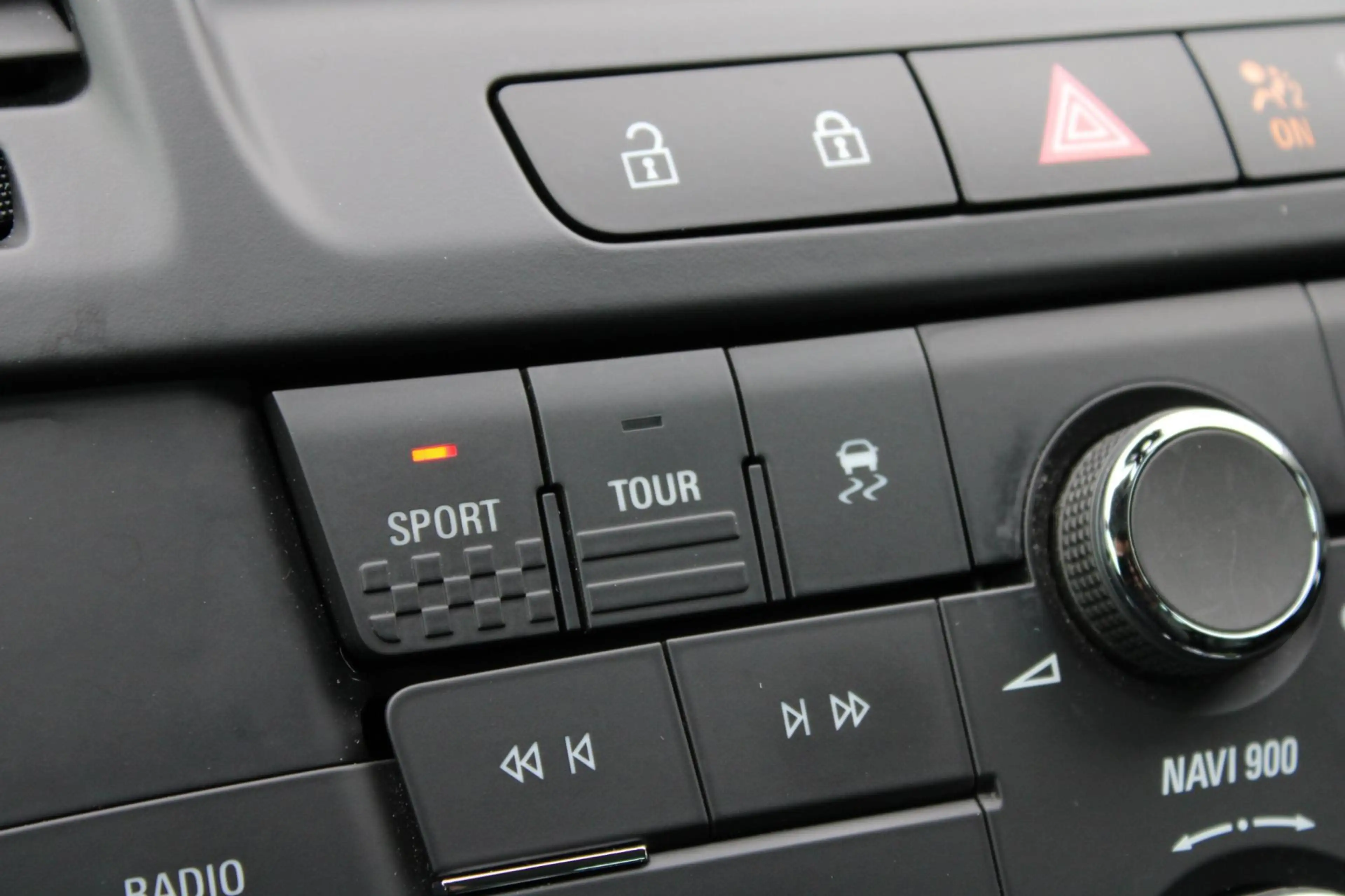 Opel Insignia SPORTS TOURER SW 1.6 Turbo LEDER / NAVI / XENON — photo 22