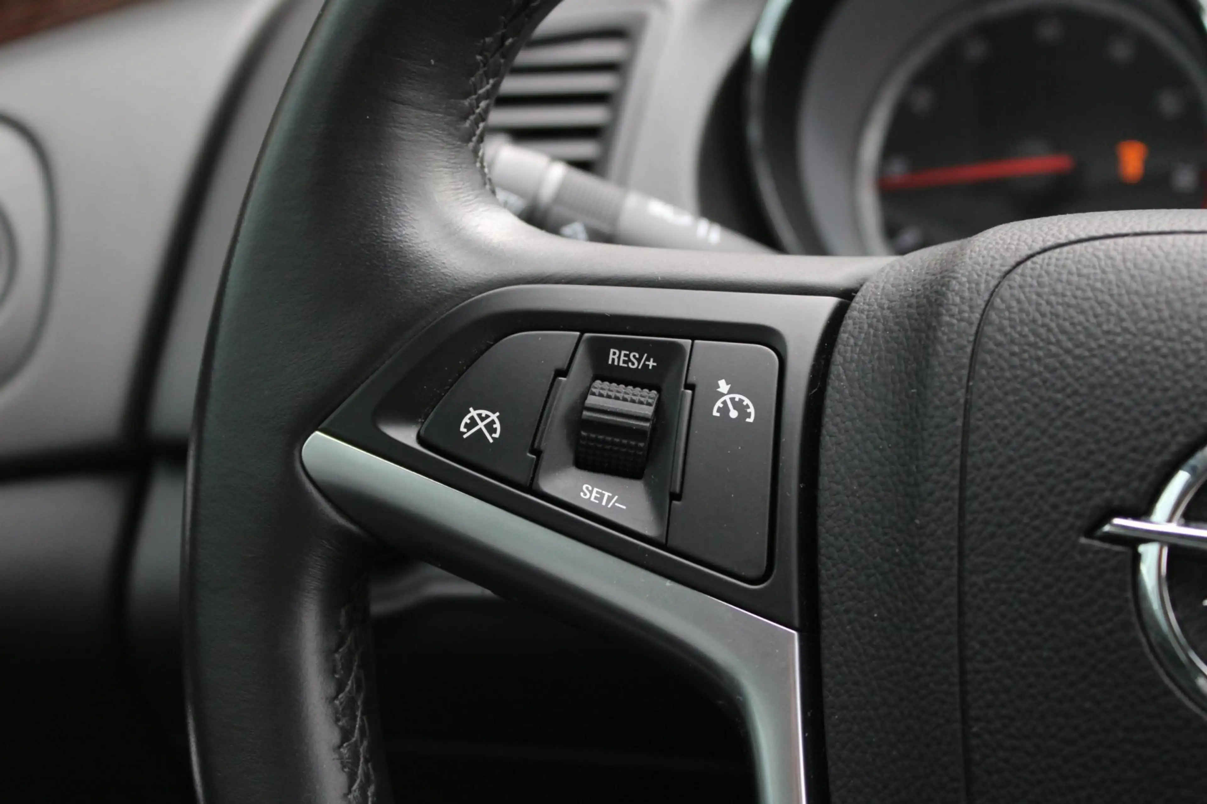 Opel Insignia SPORTS TOURER SW 1.6 Turbo LEDER / NAVI / XENON — photo 15