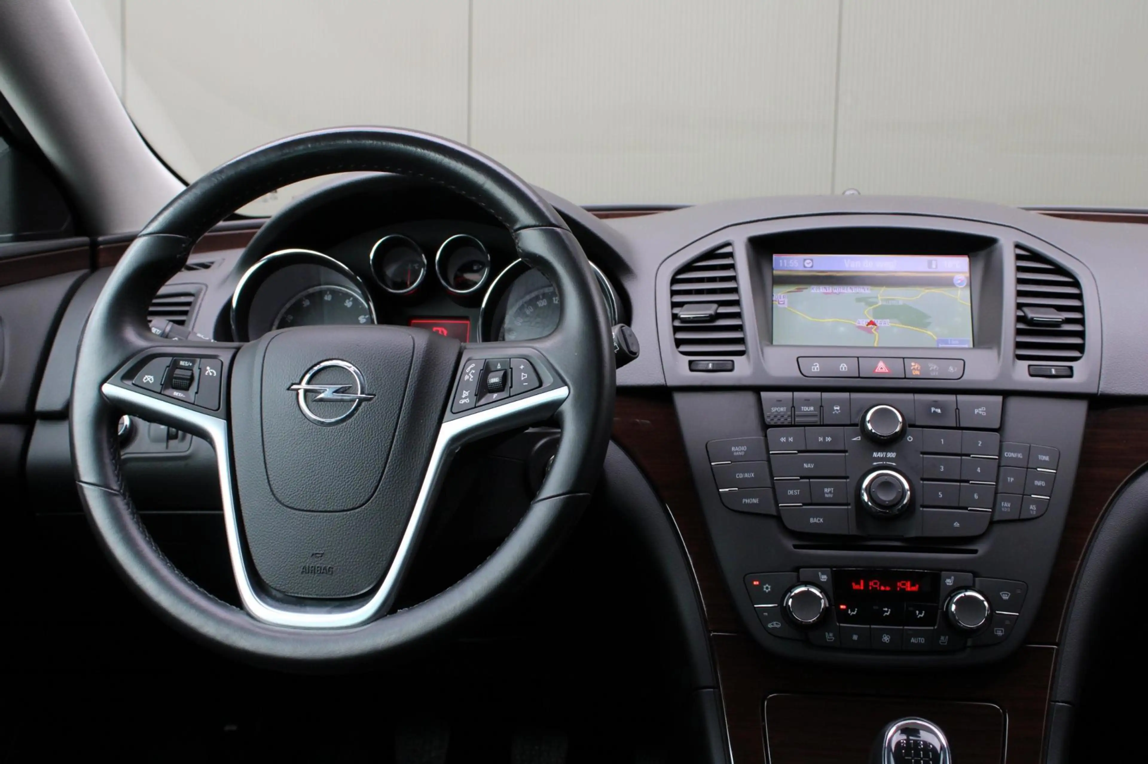 Opel Insignia SPORTS TOURER SW 1.6 Turbo LEDER / NAVI / XENON — photo 16