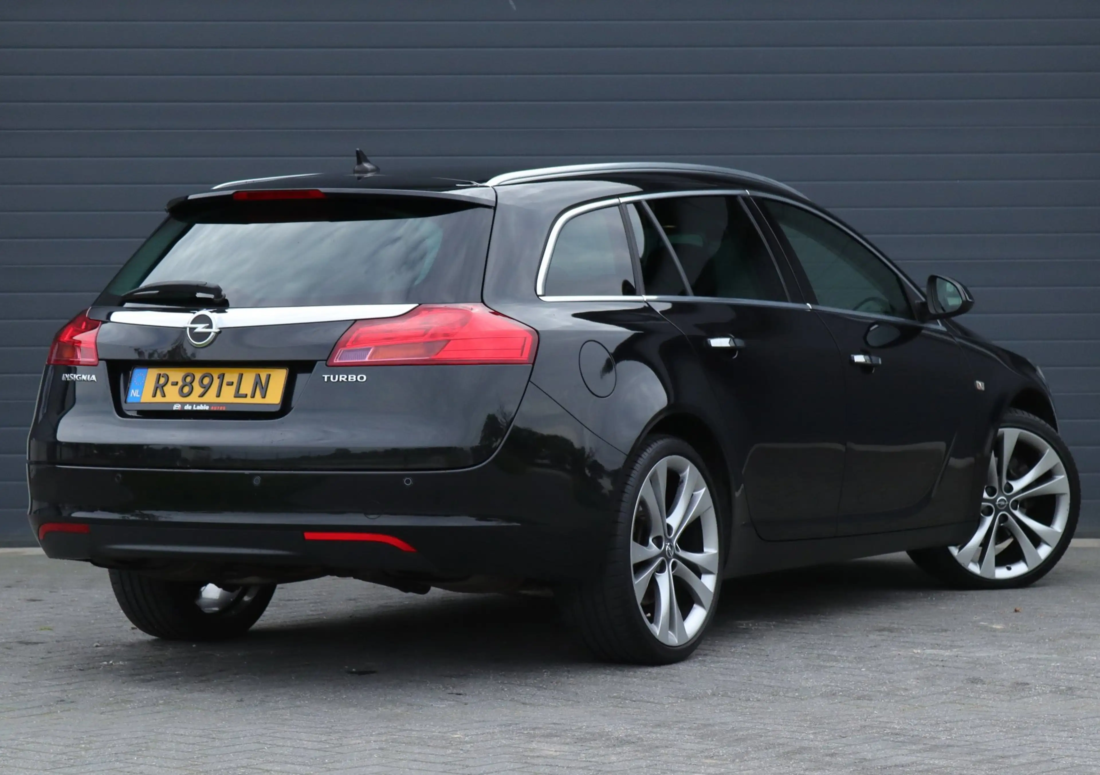 Opel Insignia SPORTS TOURER SW 1.6 Turbo LEDER / NAVI / XENON — photo 9