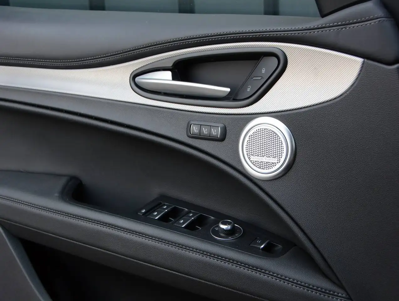 Alfa Romeo Stelvio 2024 — фото 14