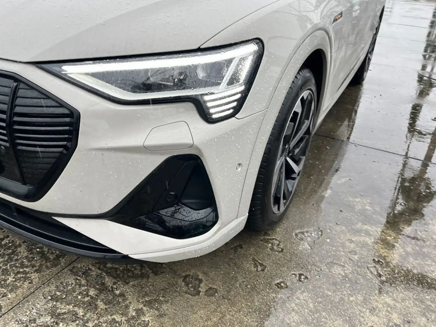 Audi e-tron 55 S Line - Electric - Automatic - 360 hp - 1