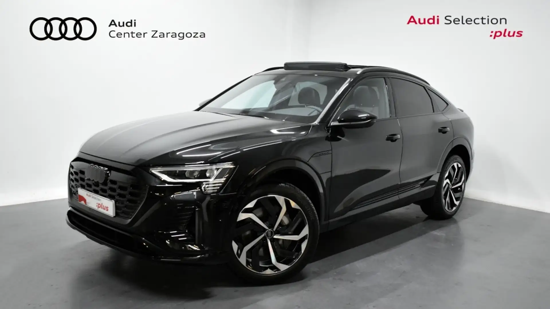 Audi Q8 e-tron Sportback 55 quattro S line Fekete - 1