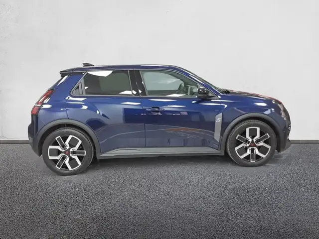 Renault Megane E-Tech view 5