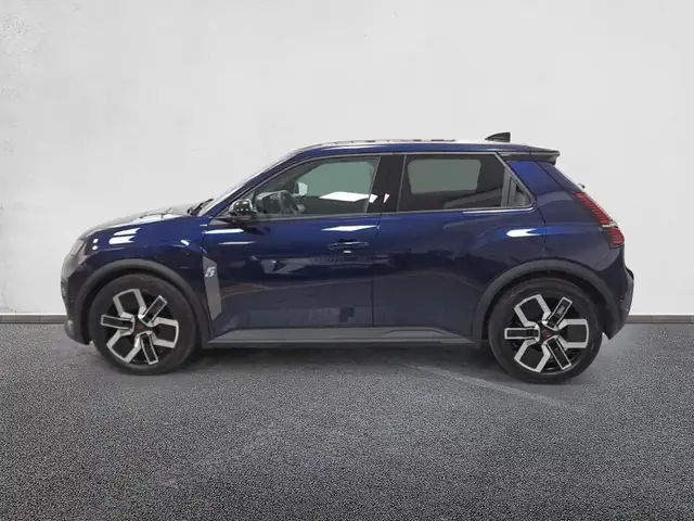 Renault Megane E-Tech view 4