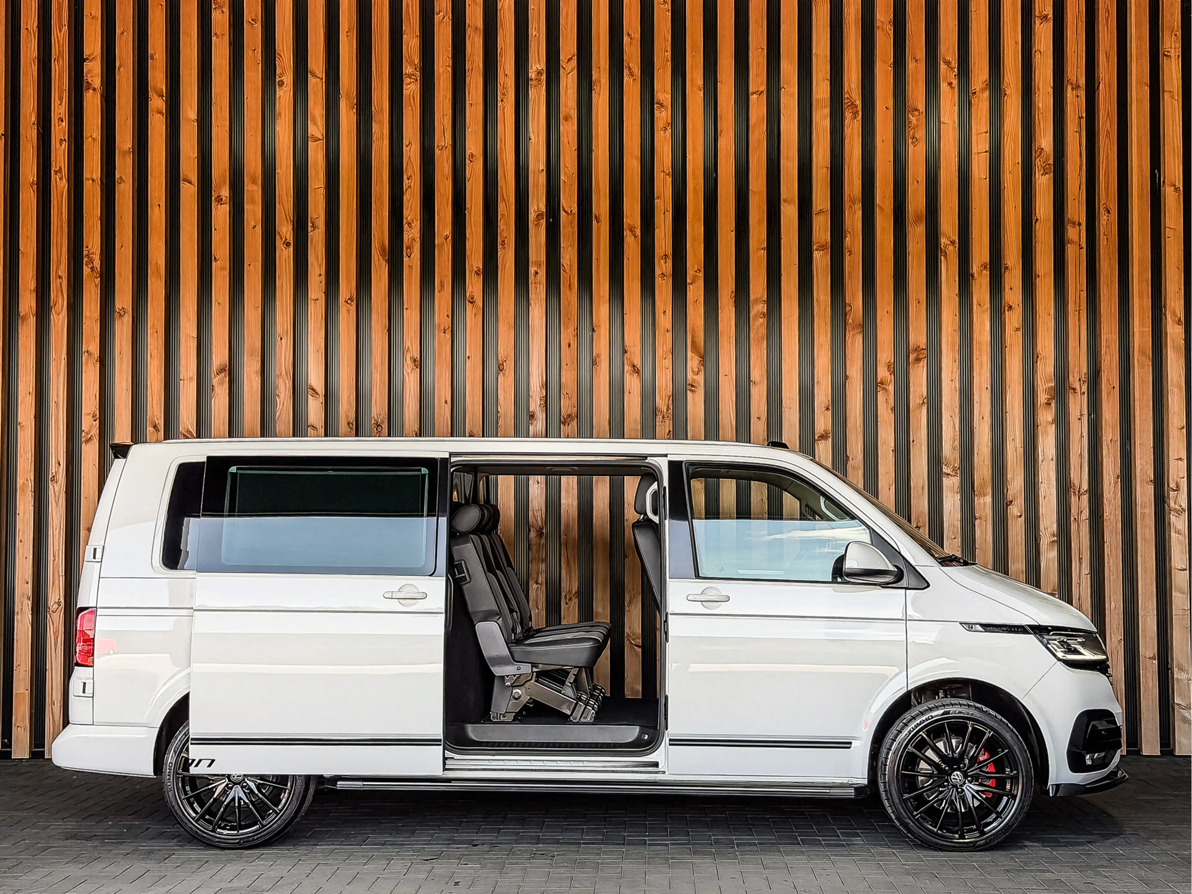 Volkswagen T6.1 Transporter Caravelle 2.0 TDI 204PK DSG Dubbele Cabine L2H1 | — photo 4