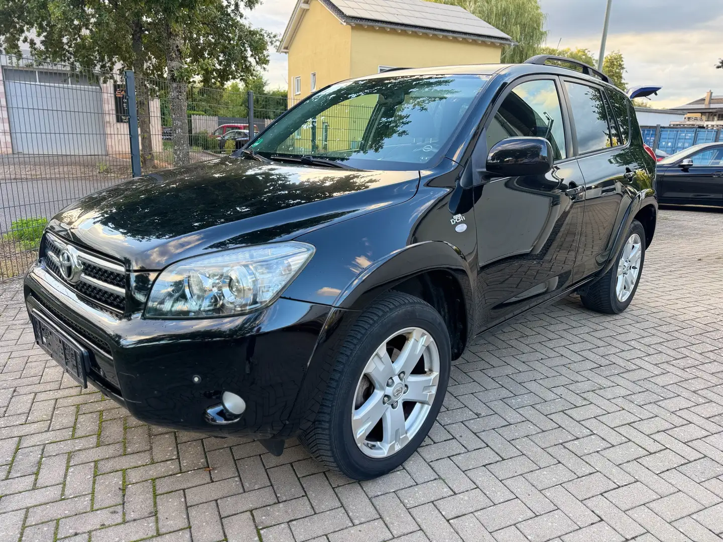 Toyota RAV 4 Executive Schwarz - 1
