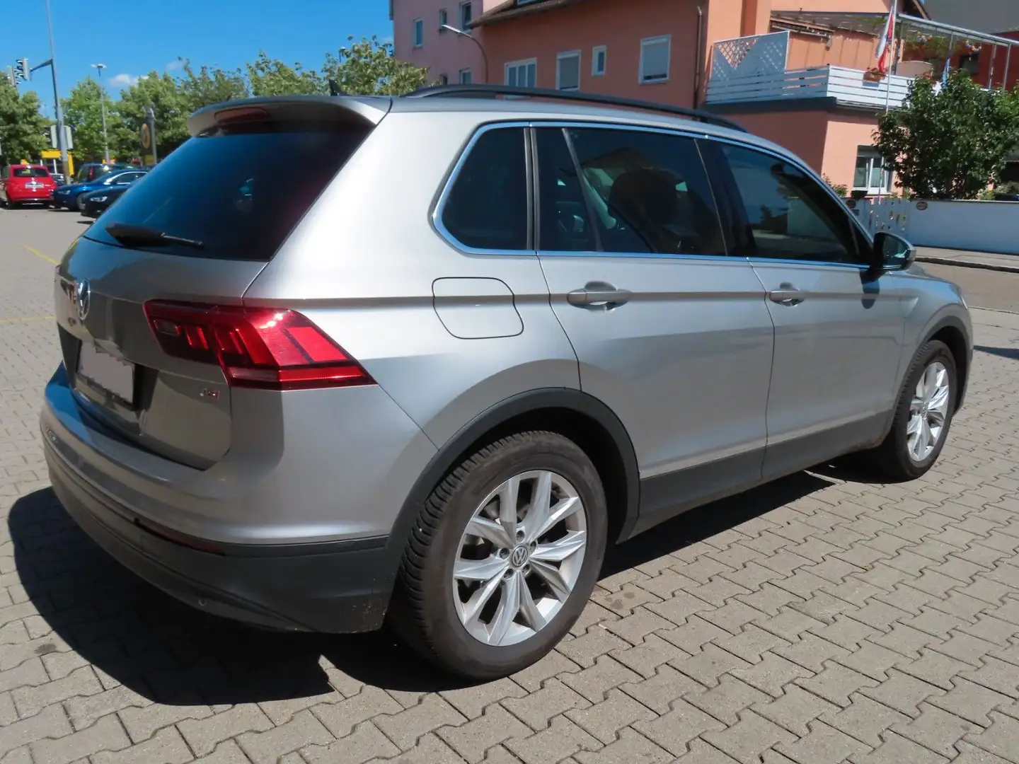 Volkswagen Tiguan Comfortline BMT 2.0TDi AHK LED NAVI Silber - 2