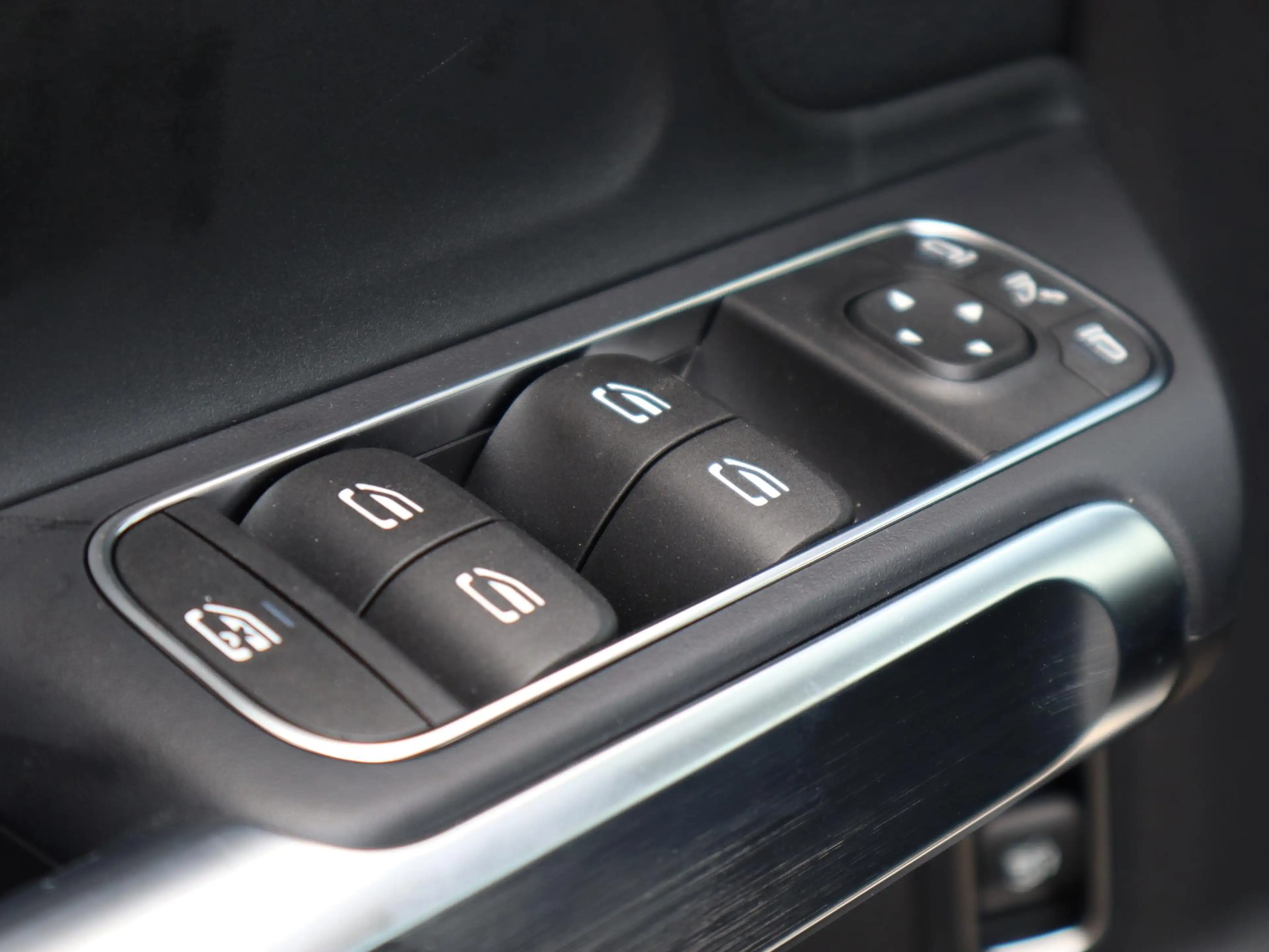 Mercedes-Benz EQB 250 250+ Business Solution 71 kWh — photo 14