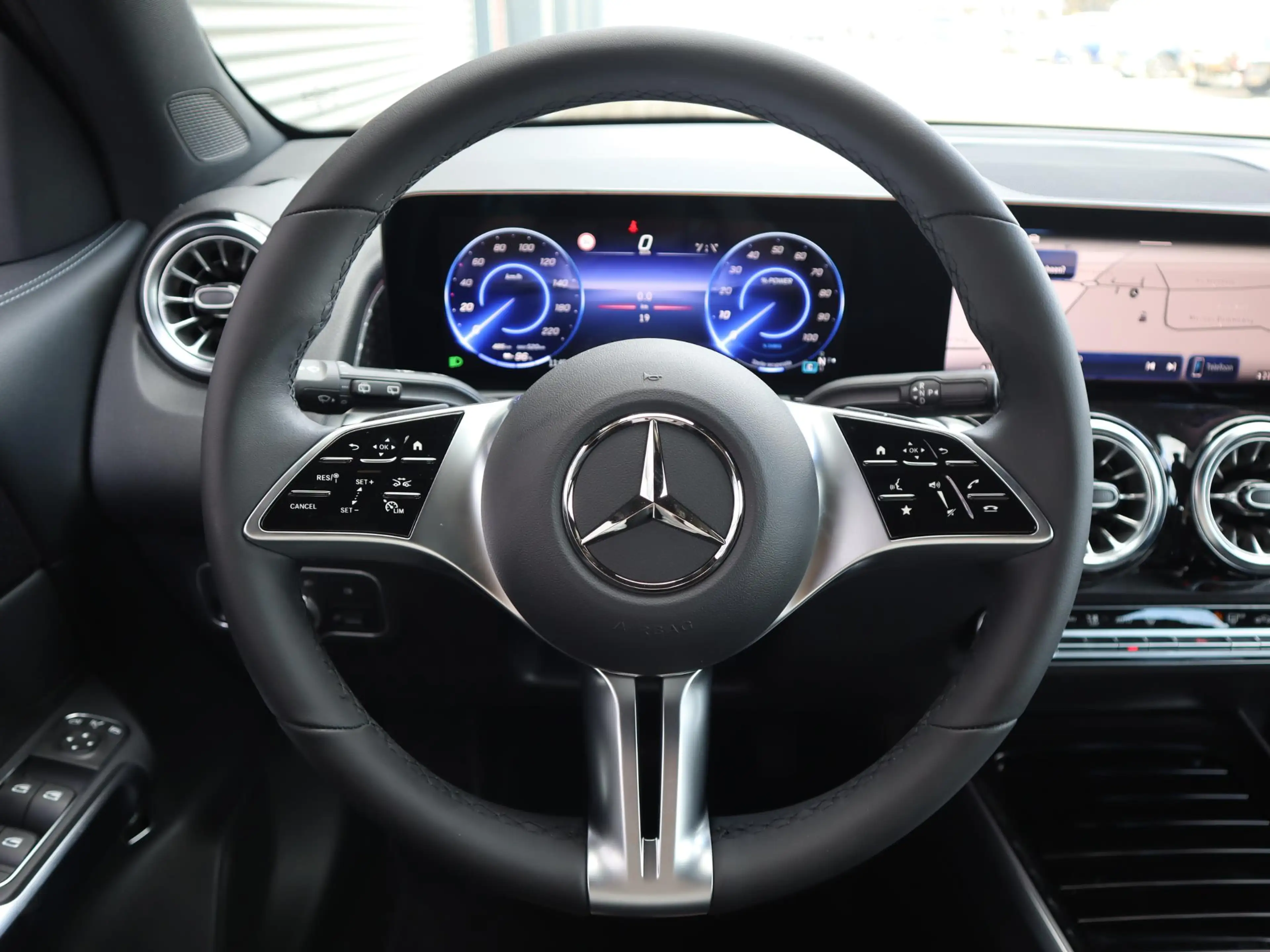 Mercedes-Benz EQB 250 250+ Business Solution 71 kWh — photo 12