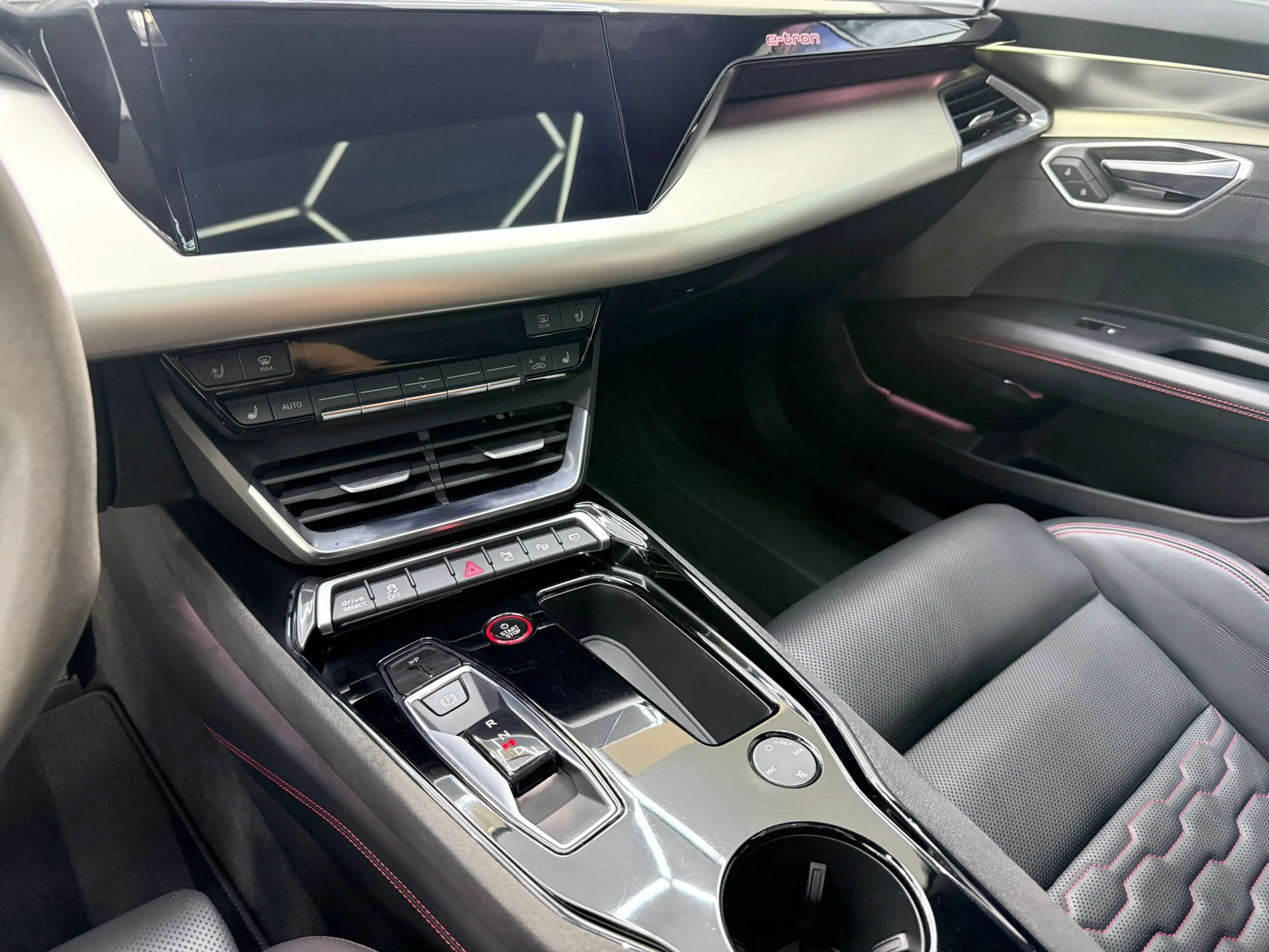 Audi RS e-tron GT 93 kWh — photo 28