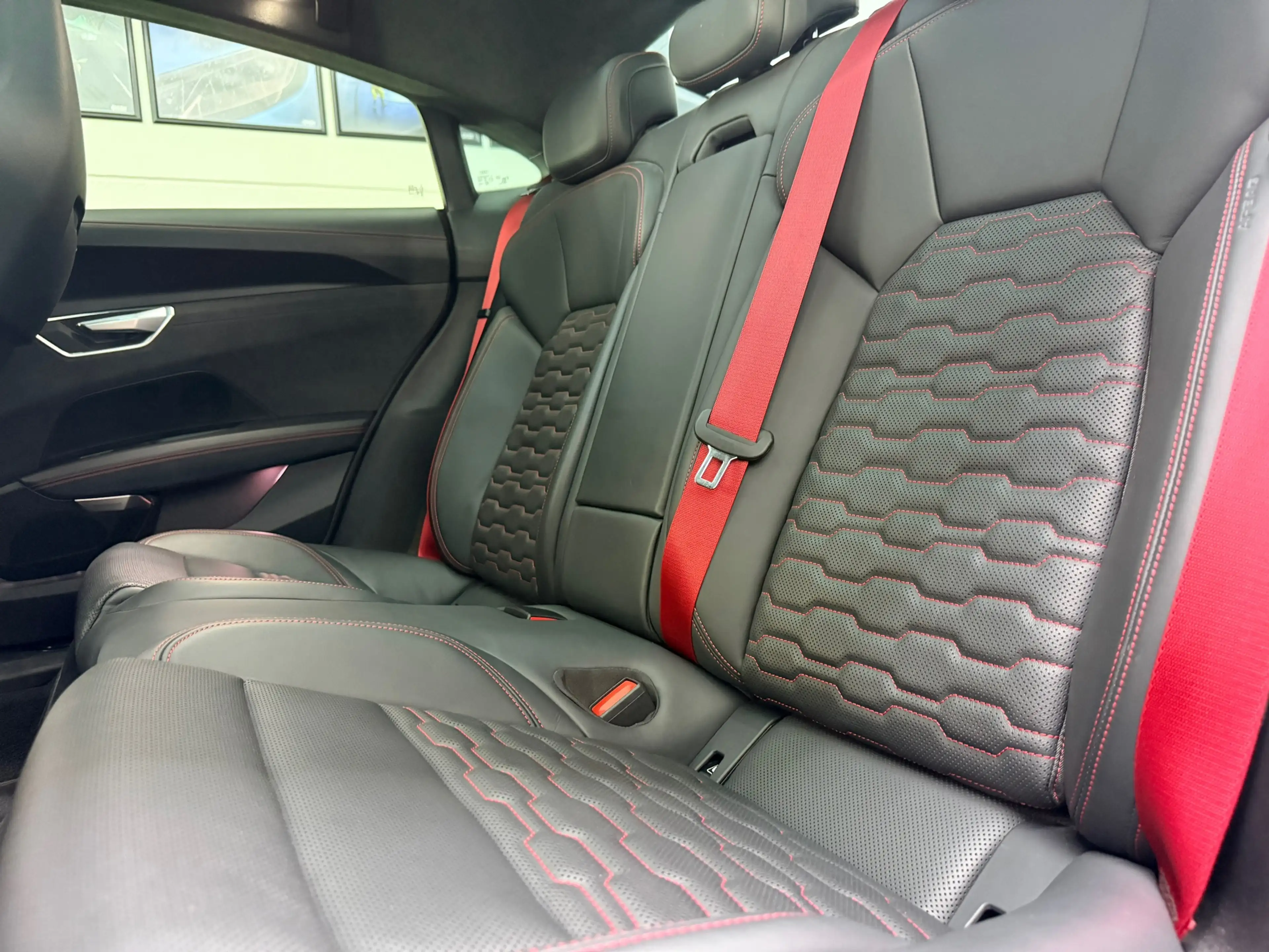 Audi RS e-tron GT 93 kWh — photo 11
