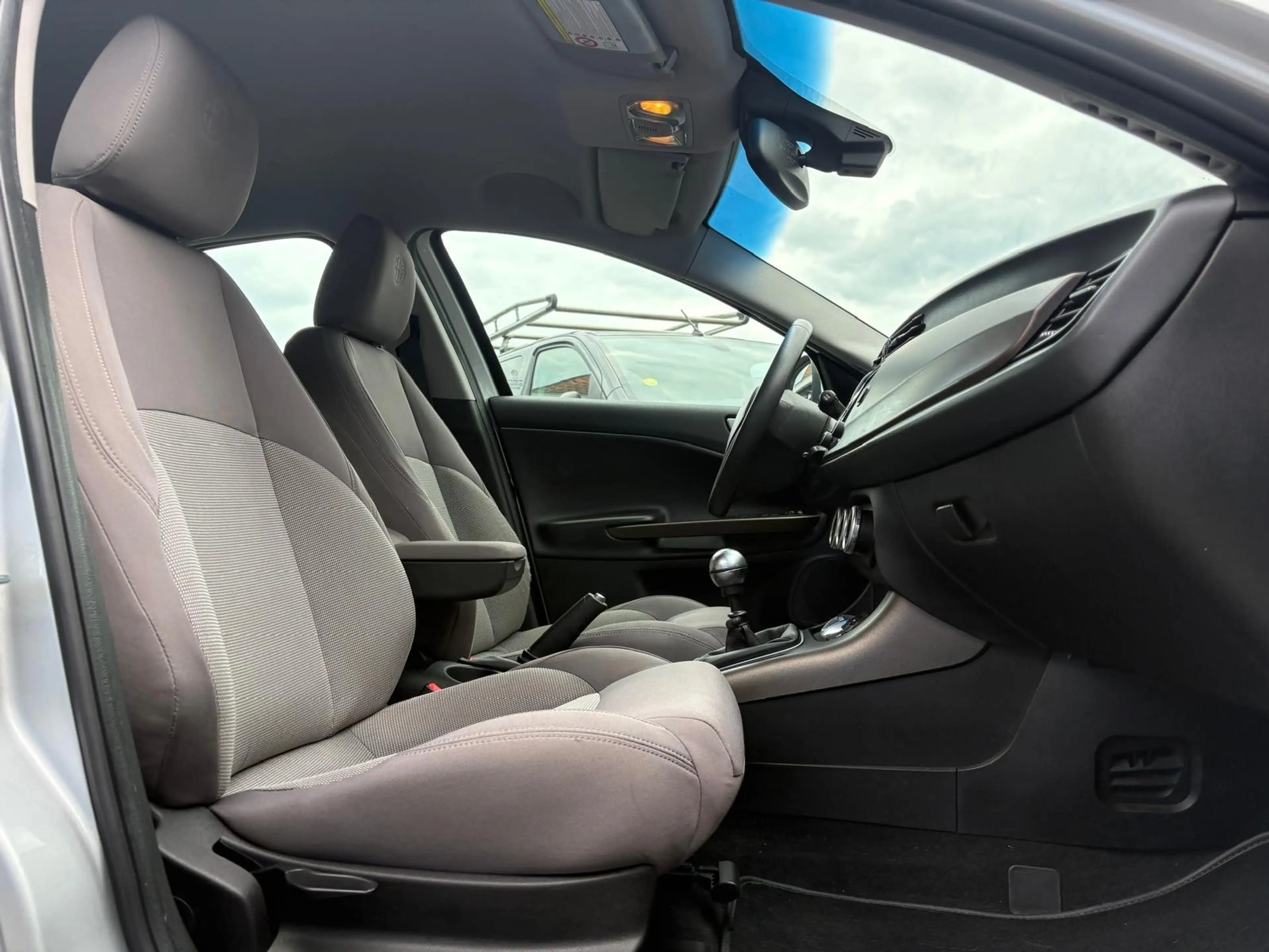 Alfa Romeo Giulietta 1.6 JTDm Distinctive — photo 10