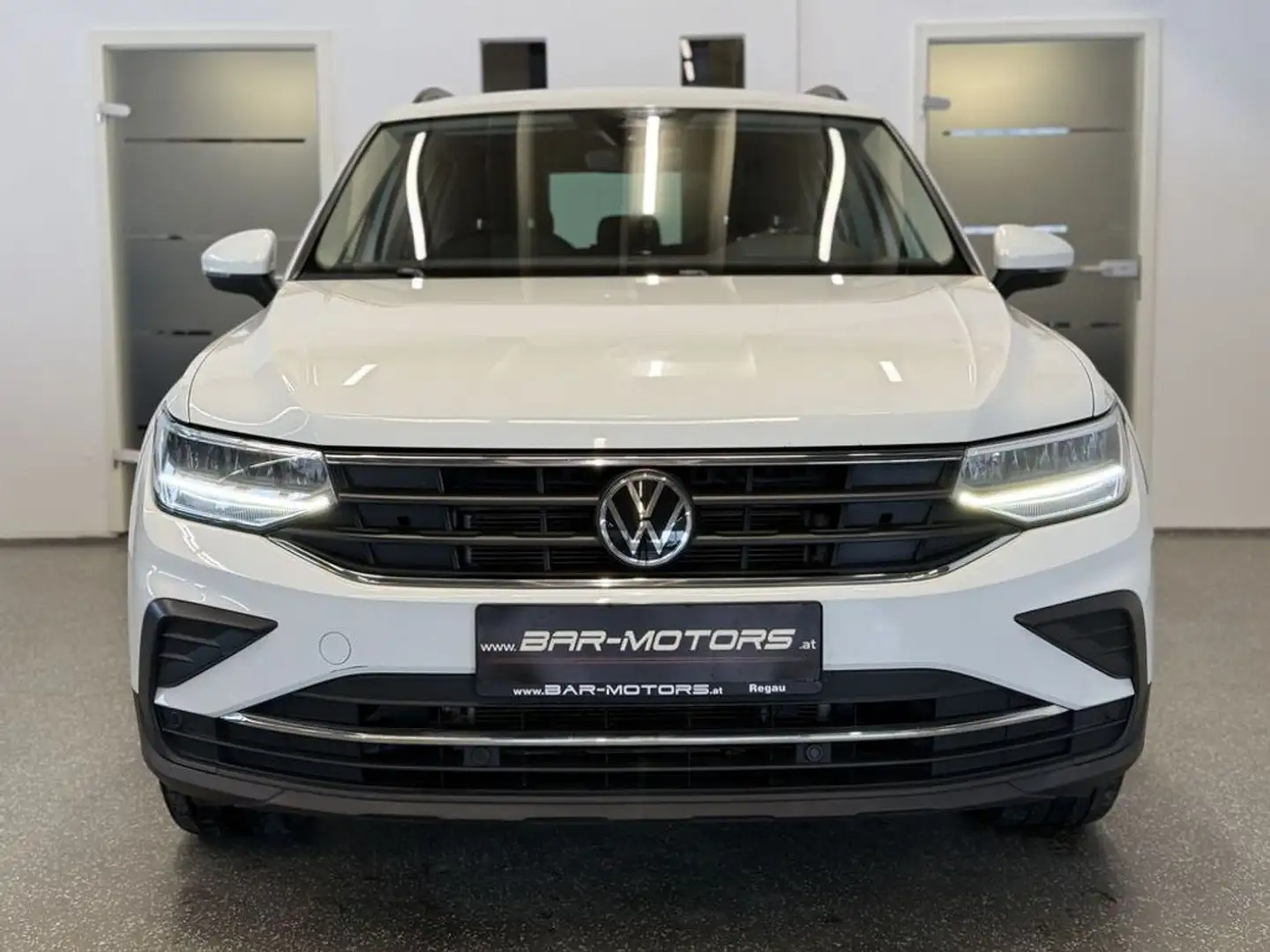 Volkswagen Tiguan Life*LANE*ACC*KAMERA*AHK*3-ZONEN*CARPLAY* Weiß - 2
