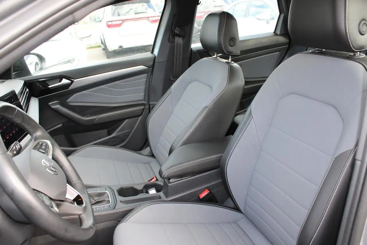 Volkswagen Jetta снимка Volkswagen Jetta