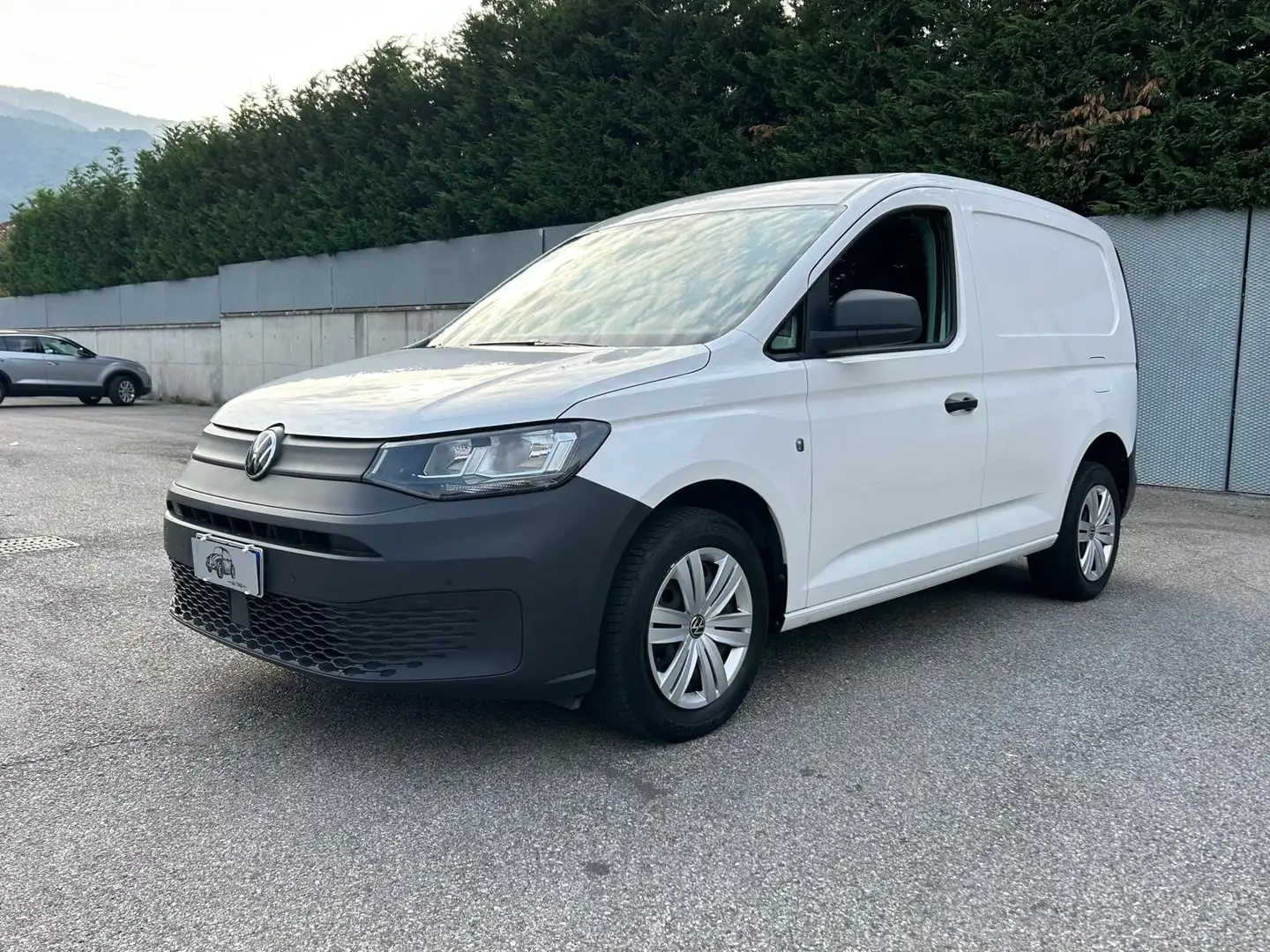 Volkswagen Caddy 1.5 TSI Van BENZINA Blanc - 1