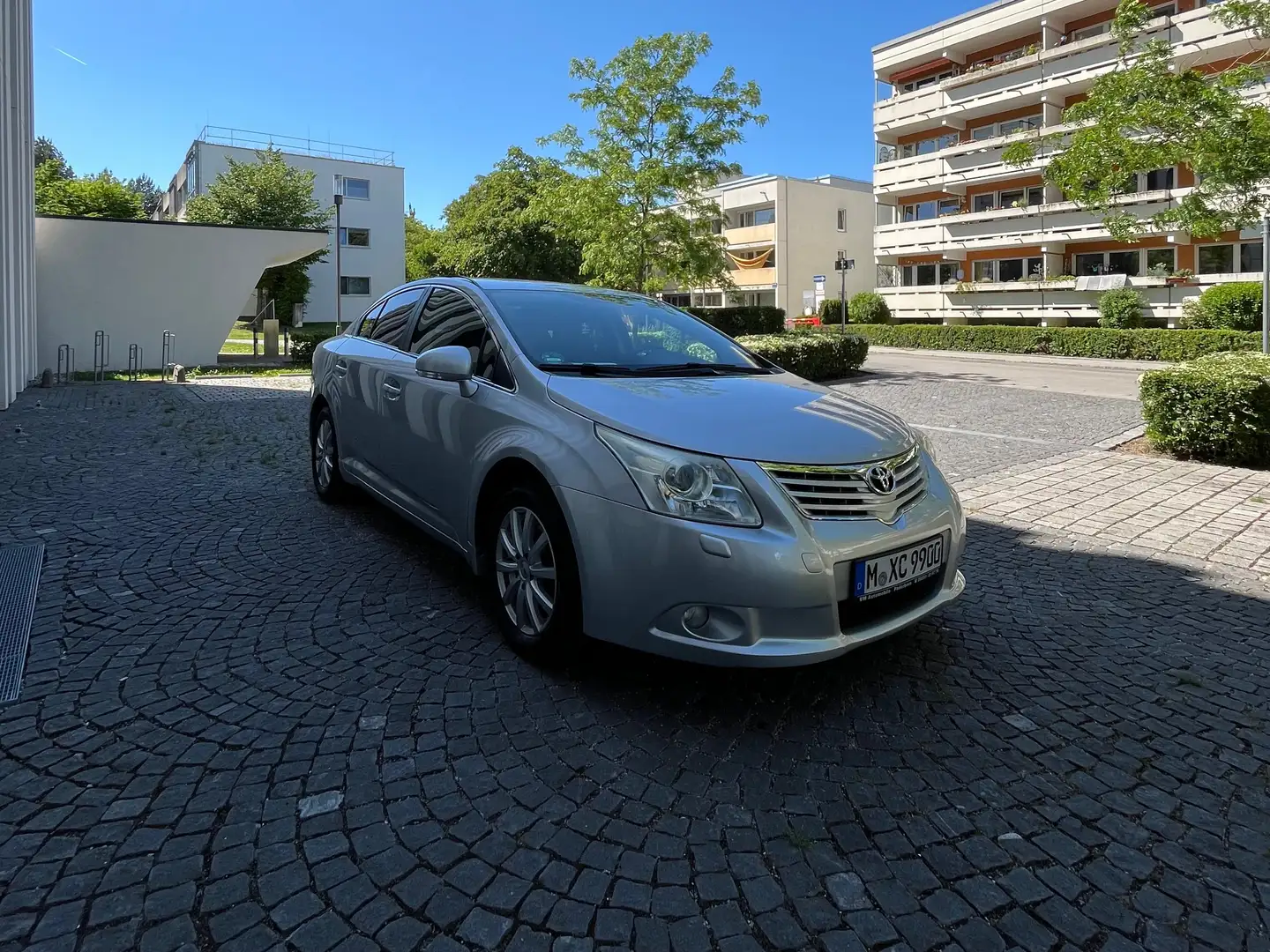 Toyota Avensis Avensis 1.8 Sol Silber - 2