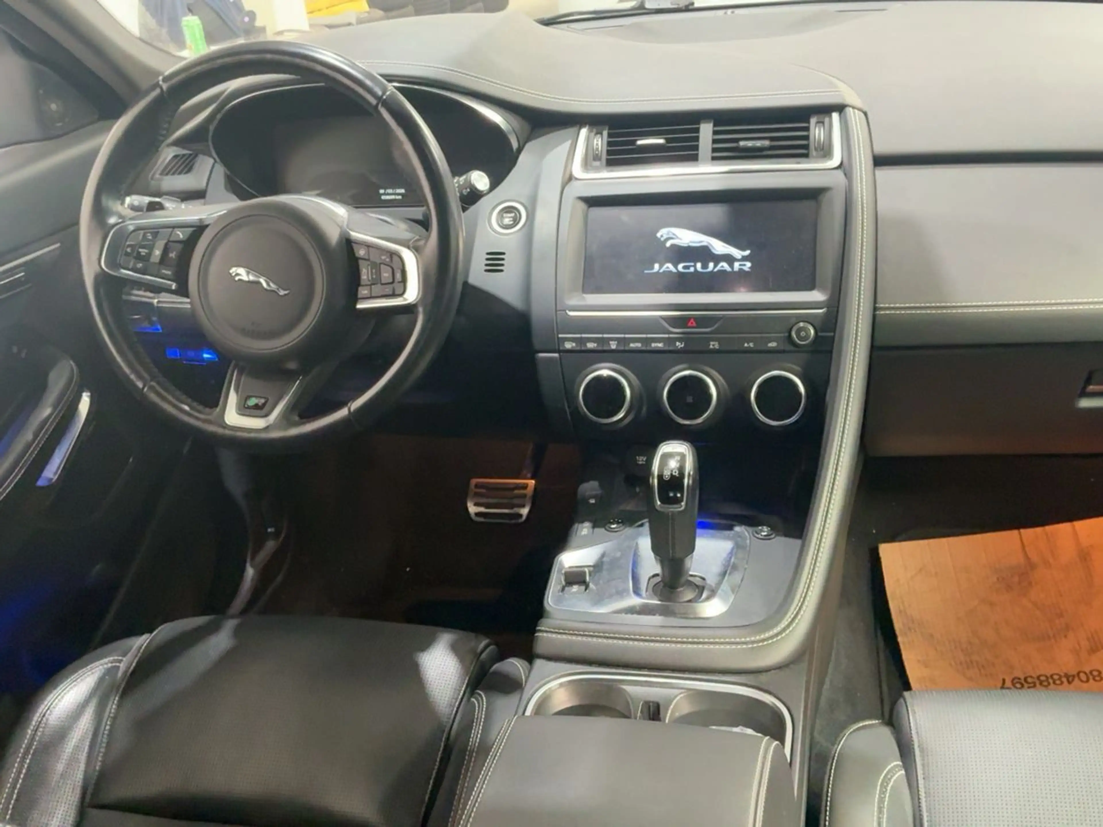 Jaguar E-Pace Jaguar E-Pace D240 R-Dynamic HSE AWD — photo 2