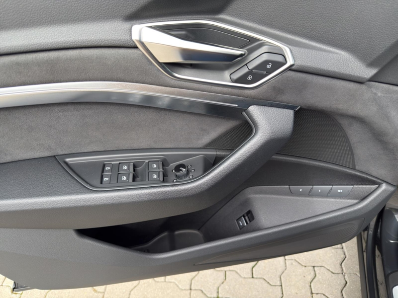 Audi Q8 e-tron 55 quattro advanced S line Int. Alu Matrix-LED AHK — photo 12