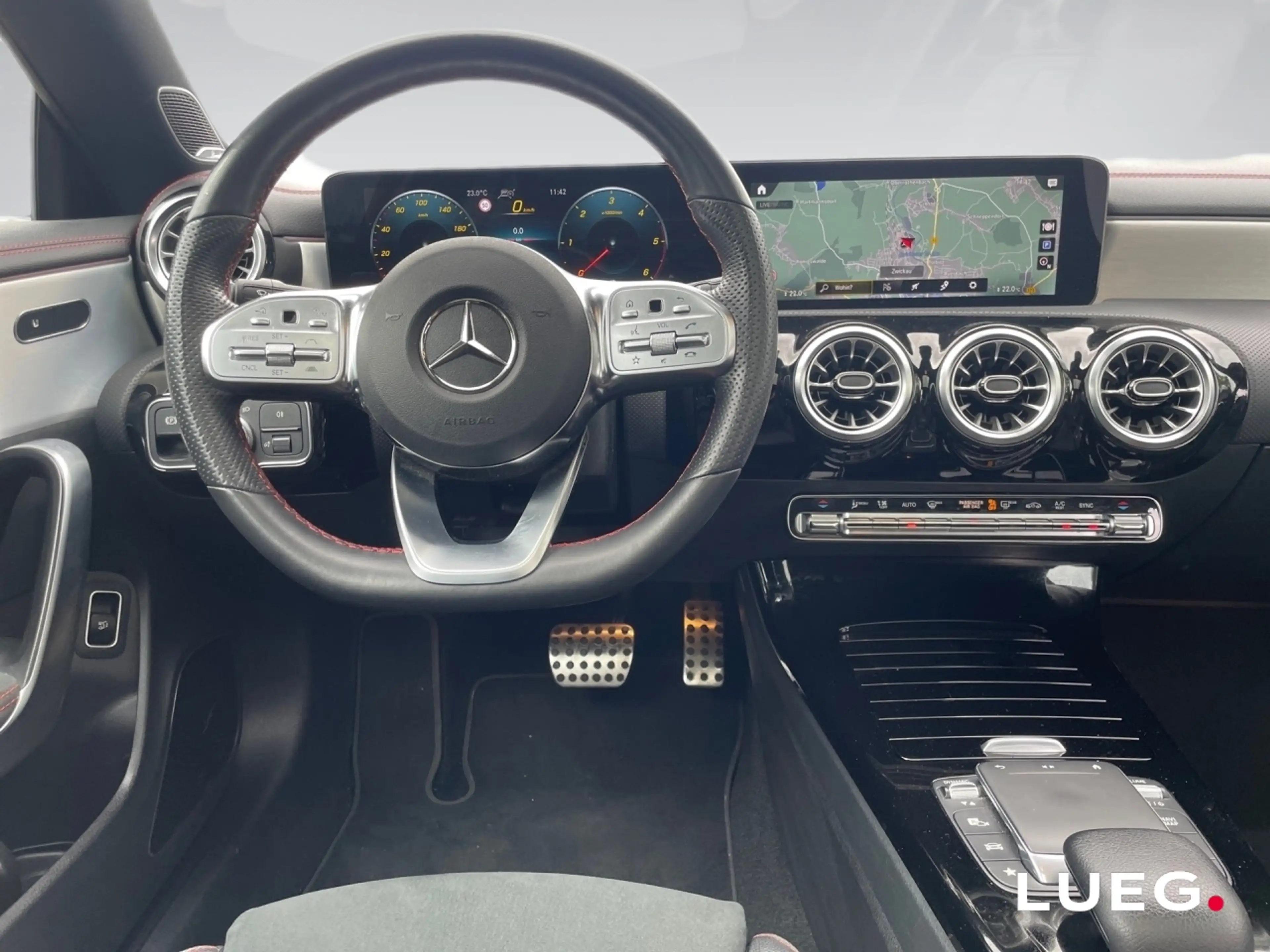 Mercedes-Benz CLA 220 d Shooting Brake — photo 11