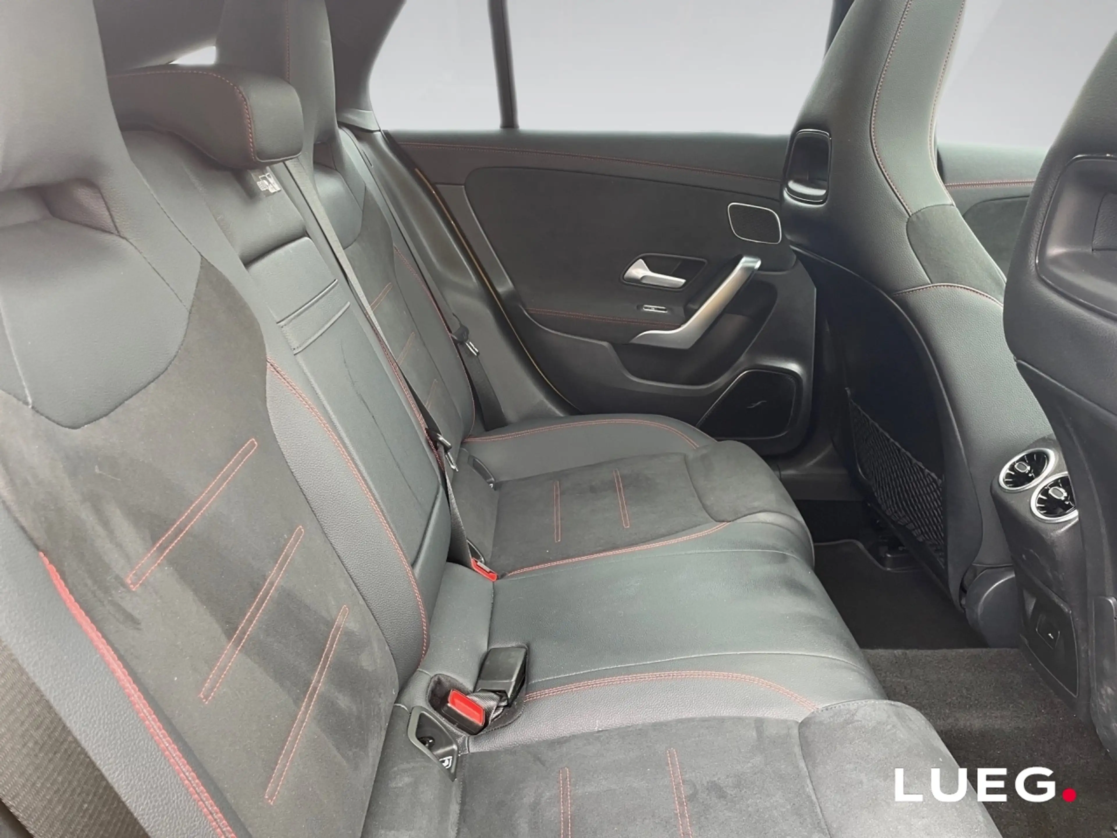Mercedes-Benz CLA 220 d Shooting Brake — photo 13