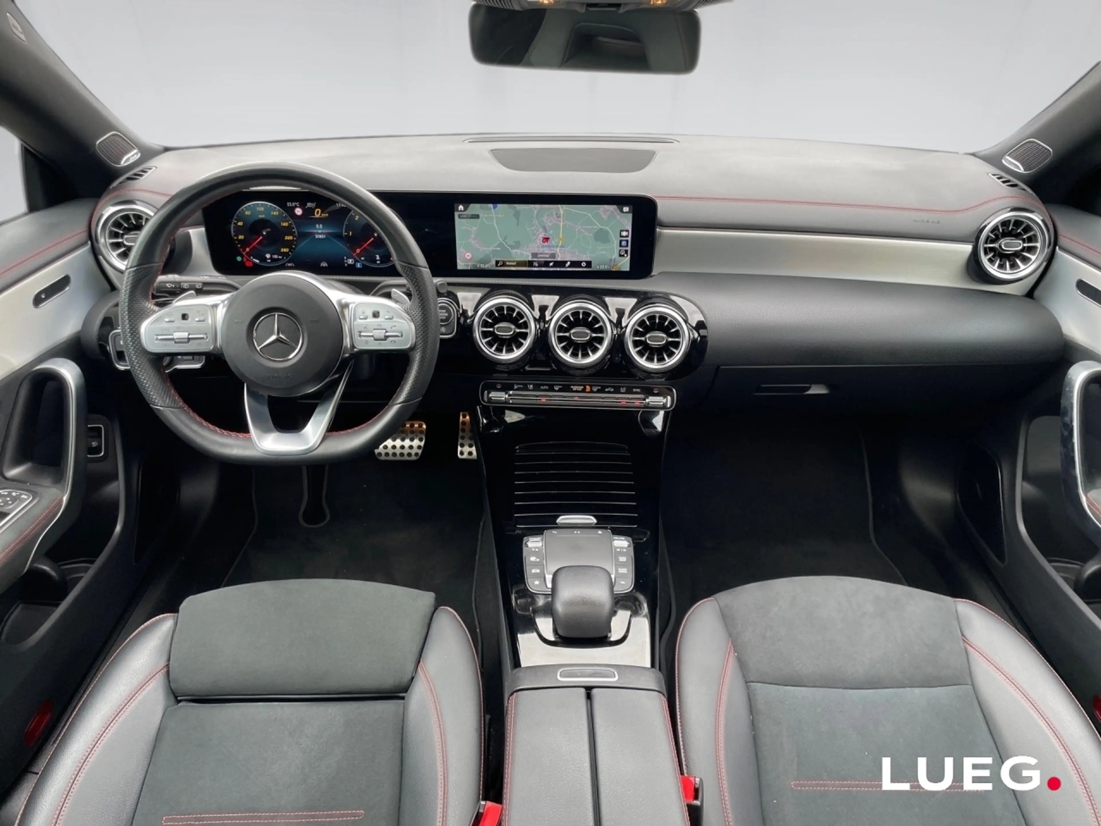Mercedes-Benz CLA 220 d Shooting Brake — photo 12