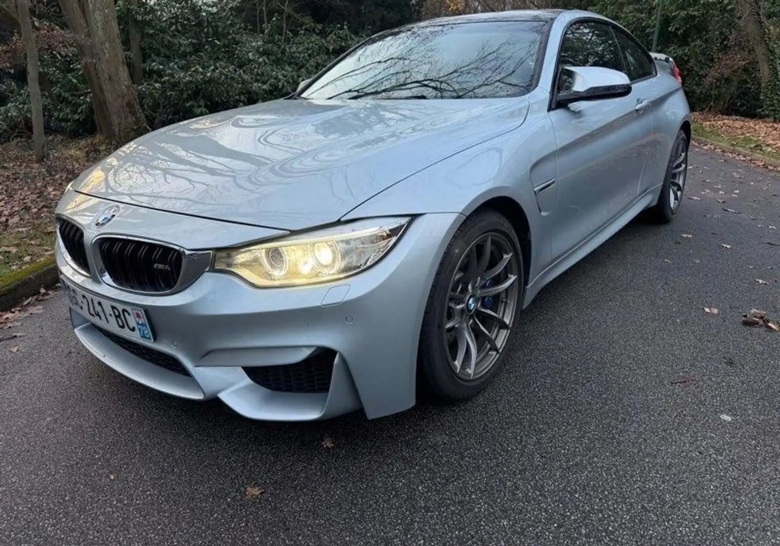 BMW M4 Grau - 2