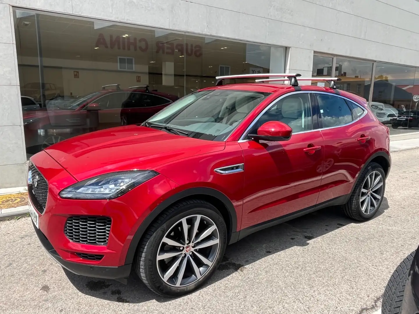Jaguar E-Pace 2.0D I4 Standard AWD 150 Rojo - 1
